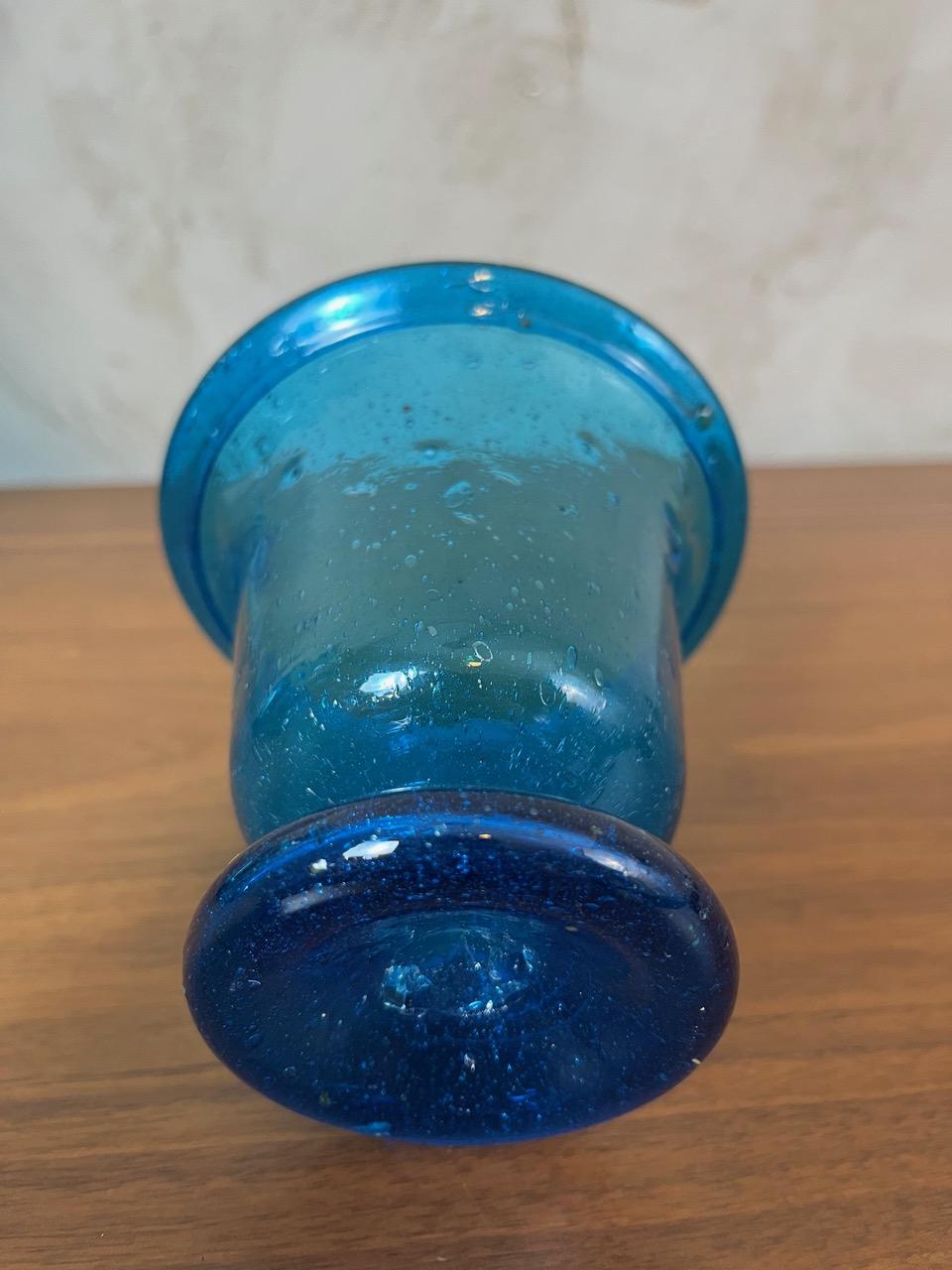 Vaso in vetro soffiato blu stile Biot del XX secolo, anni '20 in vendita 2