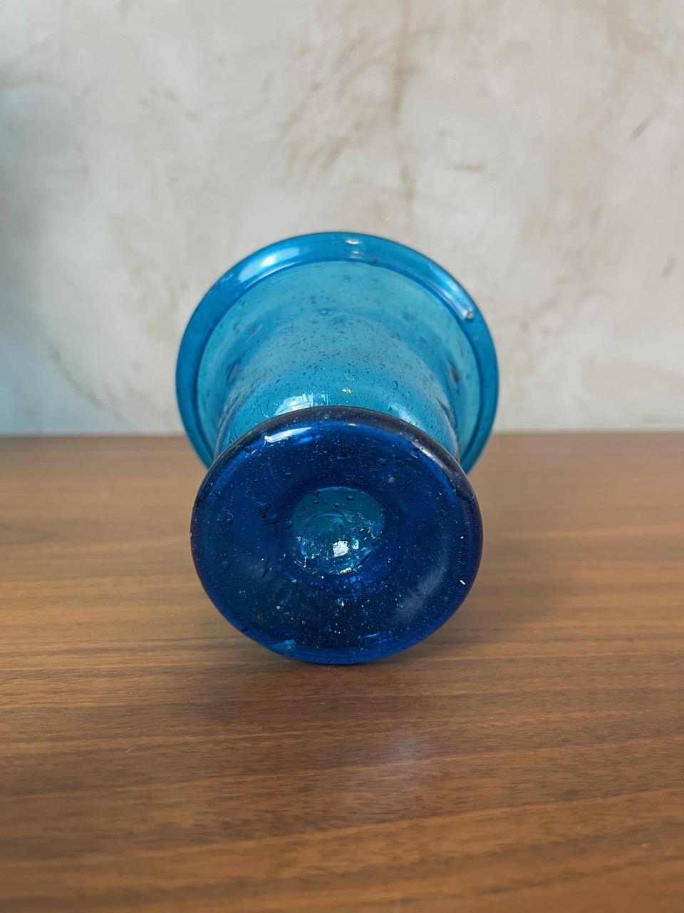 Vaso in vetro soffiato blu stile Biot del XX secolo, anni '20 in vendita 3