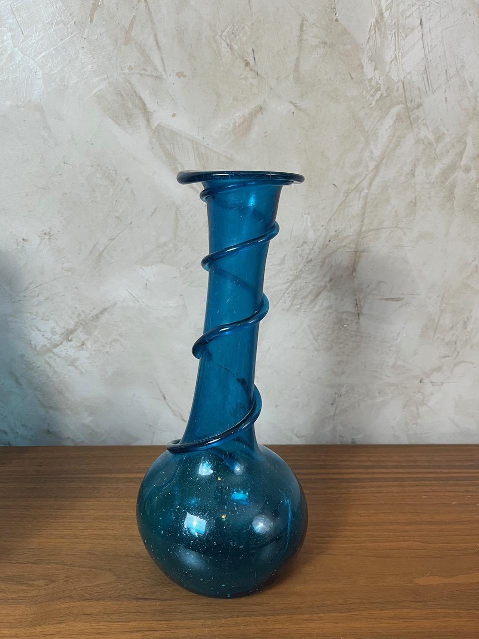 Vaso in vetro soffiato blu stile Biot, 1900, Francia, inizio XX secolo In condizioni buone in vendita a LEGNY, FR