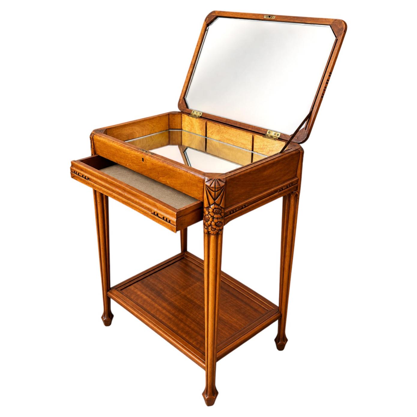 Early 20th Century Art Nouveau Walnut Vanity Table, 1900s For Sale