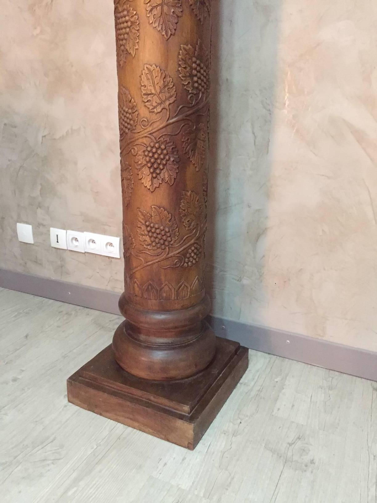 Oak Early 20th Century Pair of Carved Wood Column with Wine Grapes and Vine Leaves