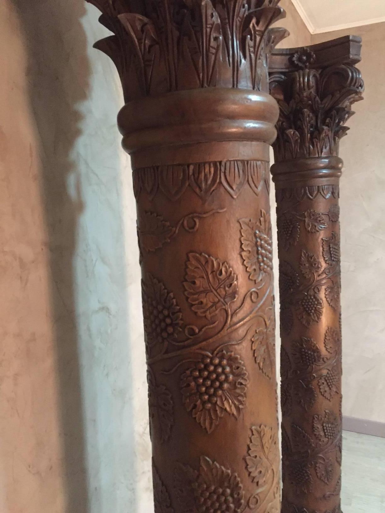 Early 20th Century Pair of Carved Wood Column with Wine Grapes and Vine Leaves 4