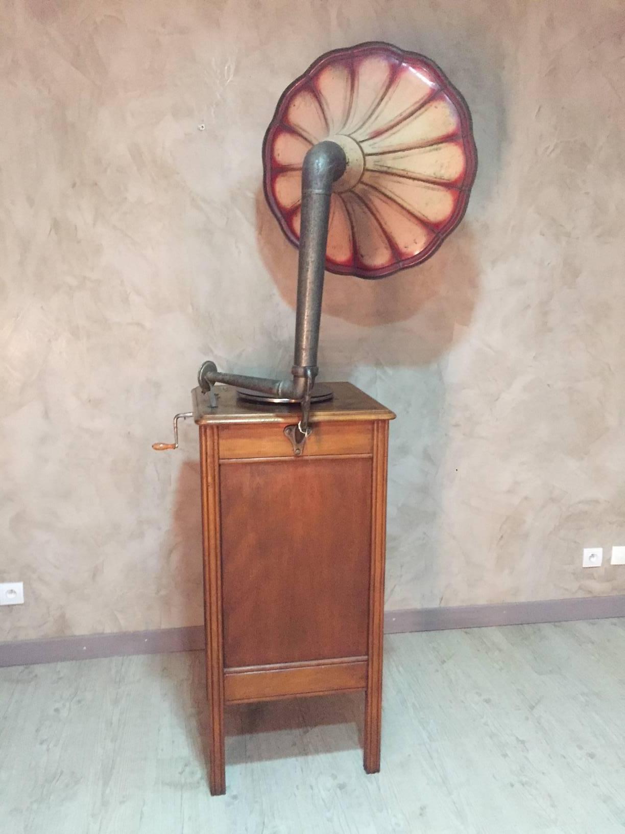 French Walnut Working Gramophone with Original Painting Pavilion, 1920s 4
