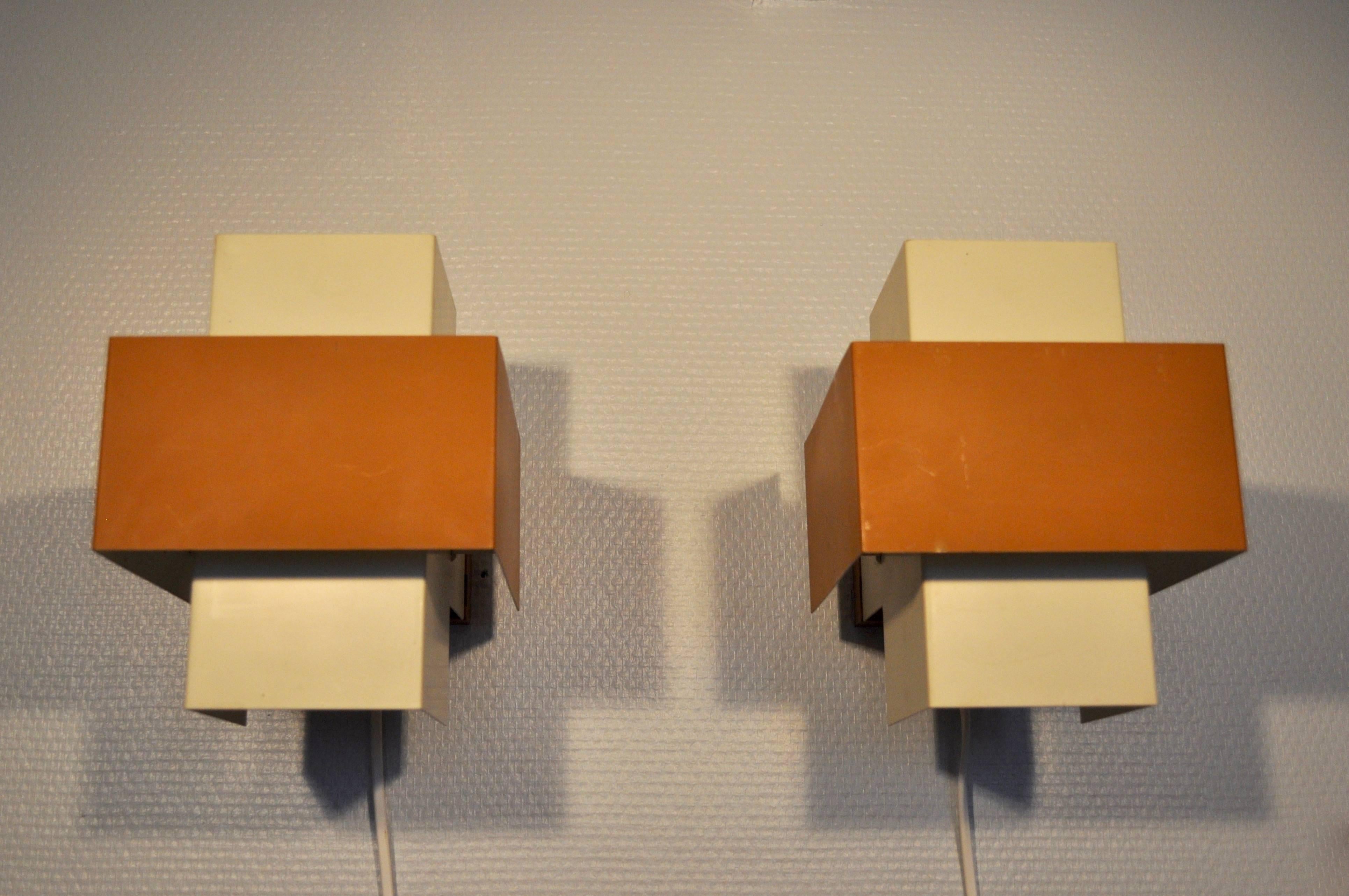 Modern and rectangular pair of wall lamps designed by Hans-Agne Jakobsson from the Selectra collection. Really rare wall lamps from this collection. Its rectangular and modern shape makes those pieces exceptional.