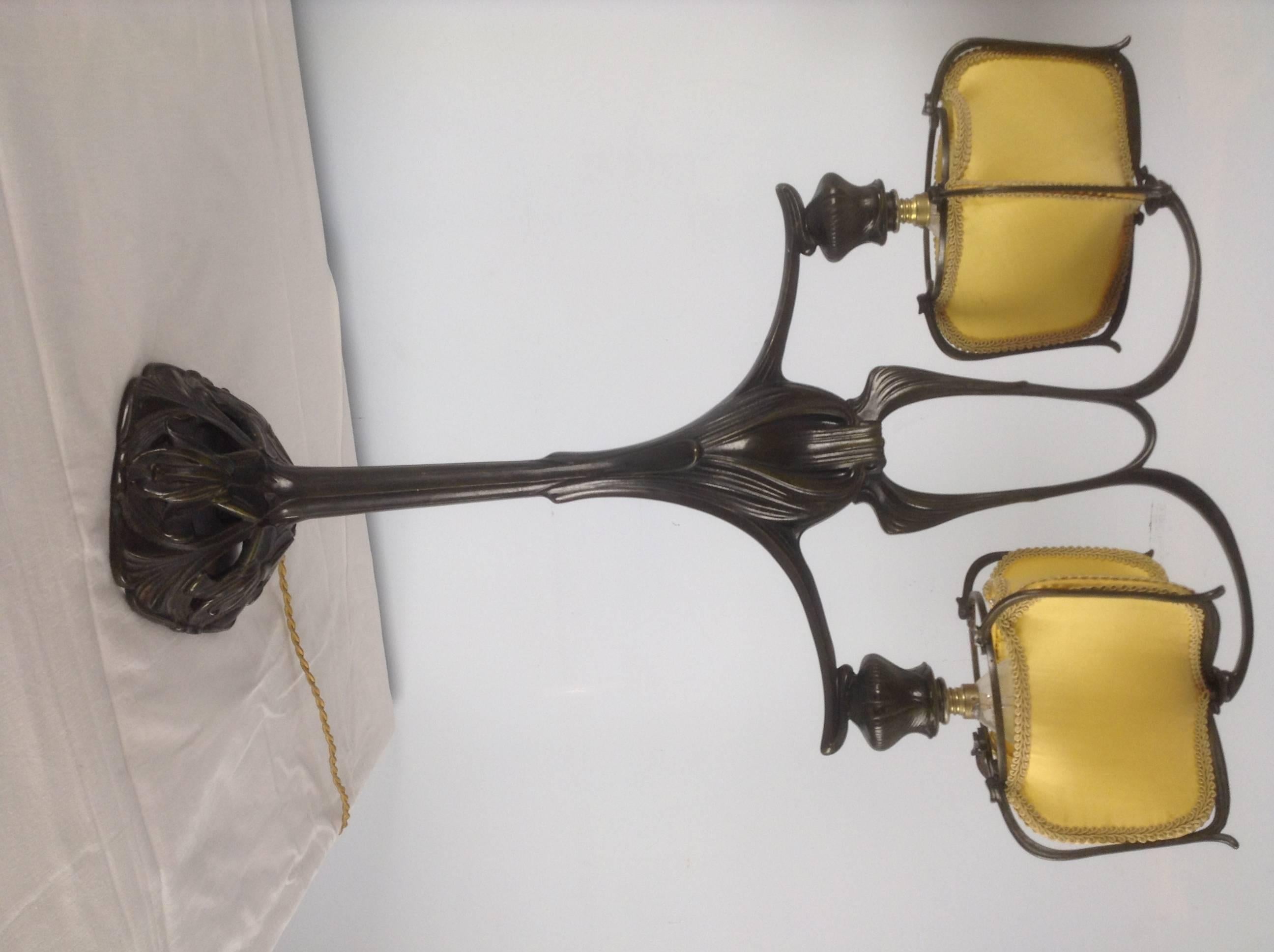 Pair of Bronze and Silk Art Nouveau Lamps by Georges de Feure, 1905 For Sale 2