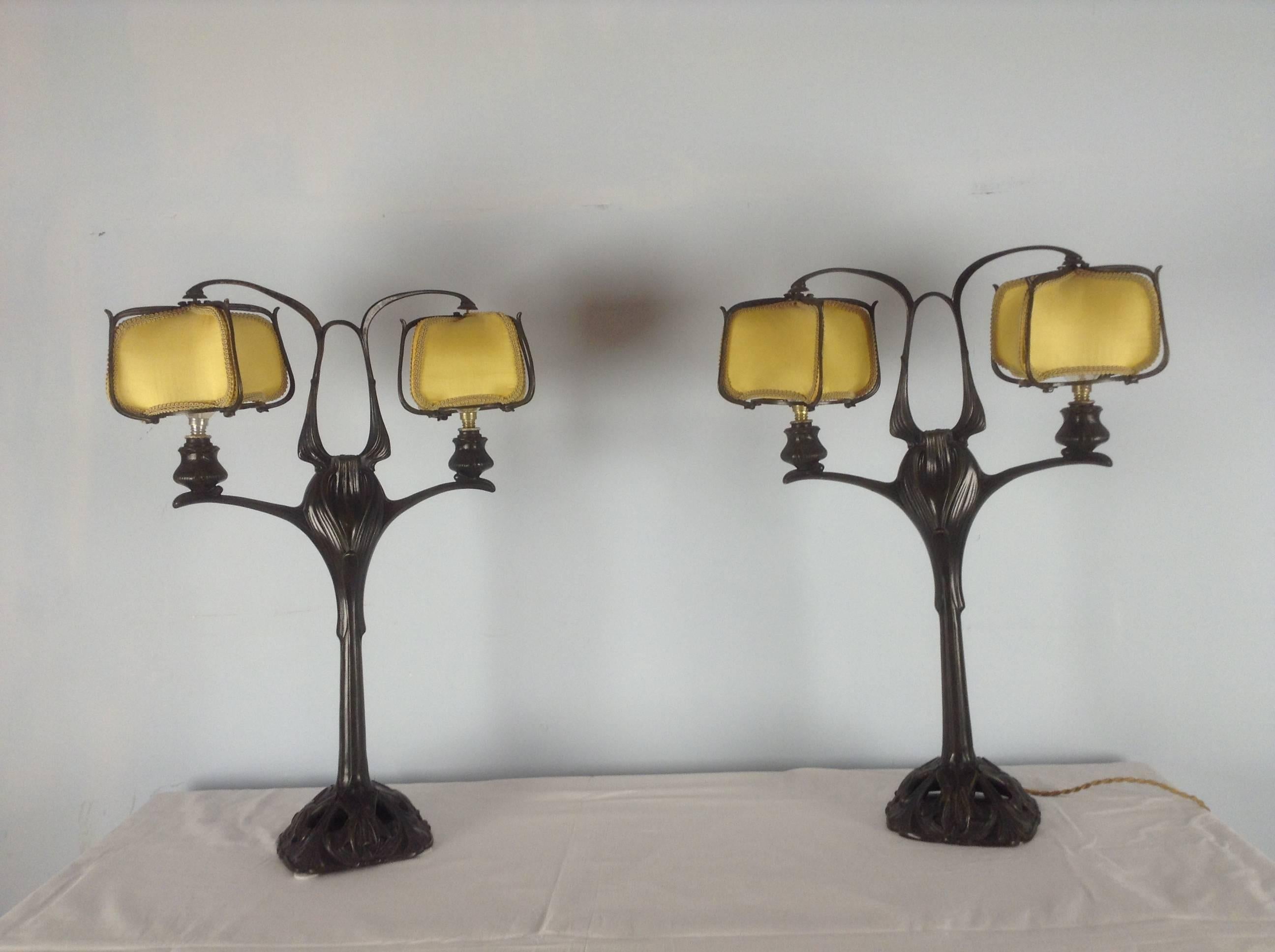Pair of Bronze and Silk Art Nouveau Lamps by Georges de Feure, 1905 For Sale 1