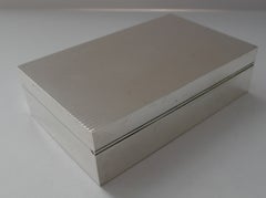 Caja de cigarrillos vintage de plata de ley inglesa, de Goldsmiths and Silversmiths Co.