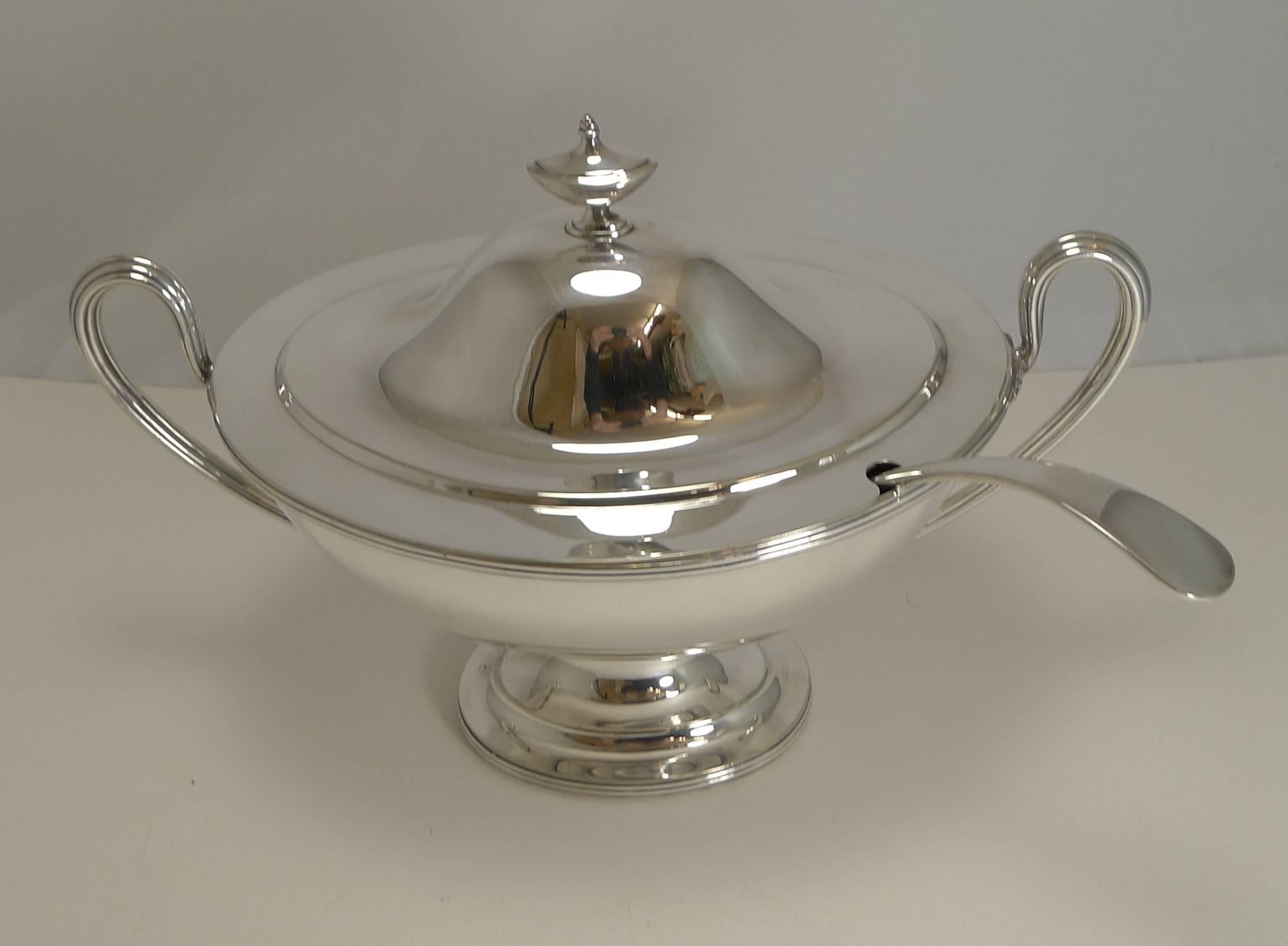 Antique English Soup Tureen by Joseph Rodgers, circa 1900 In Excellent Condition In Bath, GB