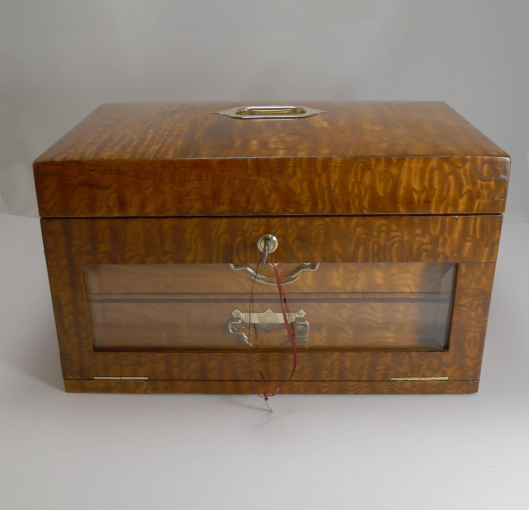 Late Victorian Grand Large Antique English Burr Ash Jewelry Box c.1890