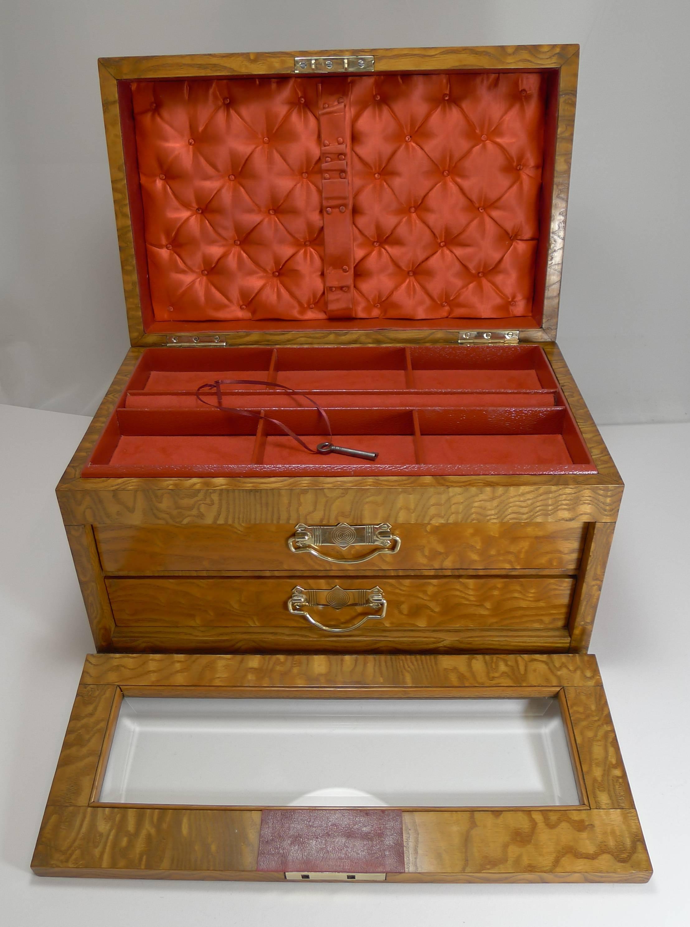 Burl Grand Large Antique English Burr Ash Jewelry Box c.1890