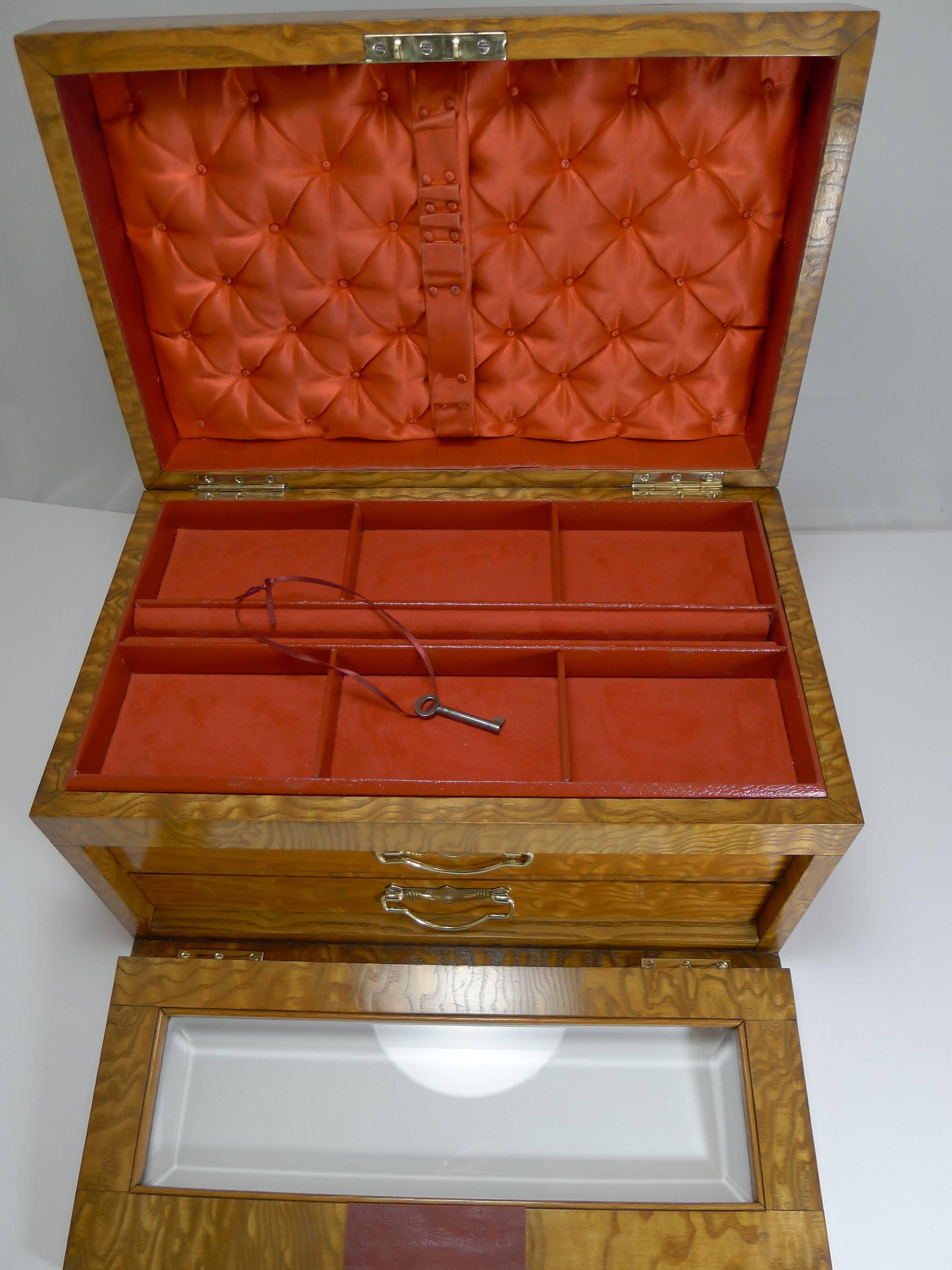 Grand Large Antique English Burr Ash Jewelry Box c.1890 1
