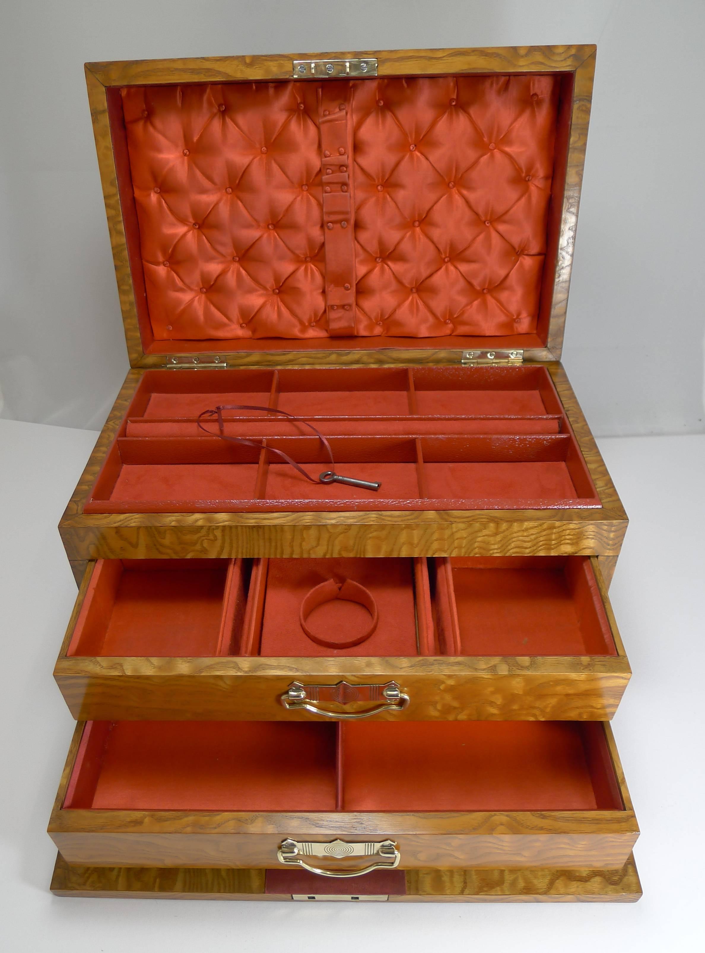 Grand Large Antique English Burr Ash Jewelry Box c.1890 2