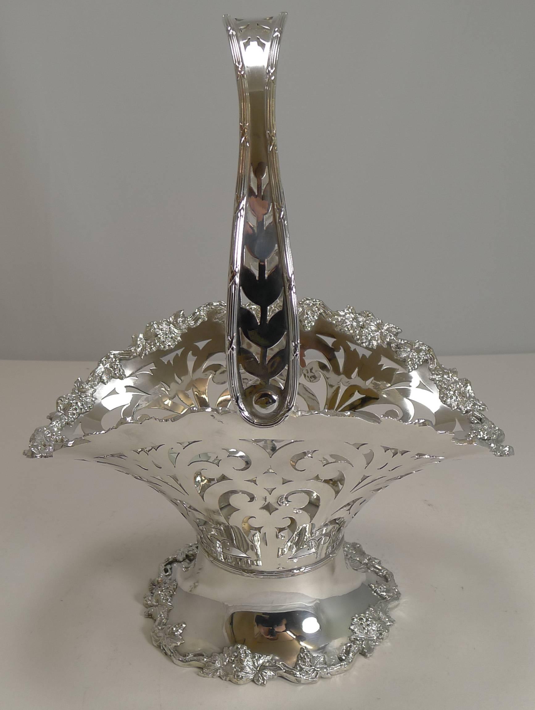 Antique English Reticulated Silver Plate Fruit Basket, circa 1900 In Excellent Condition In Bath, GB