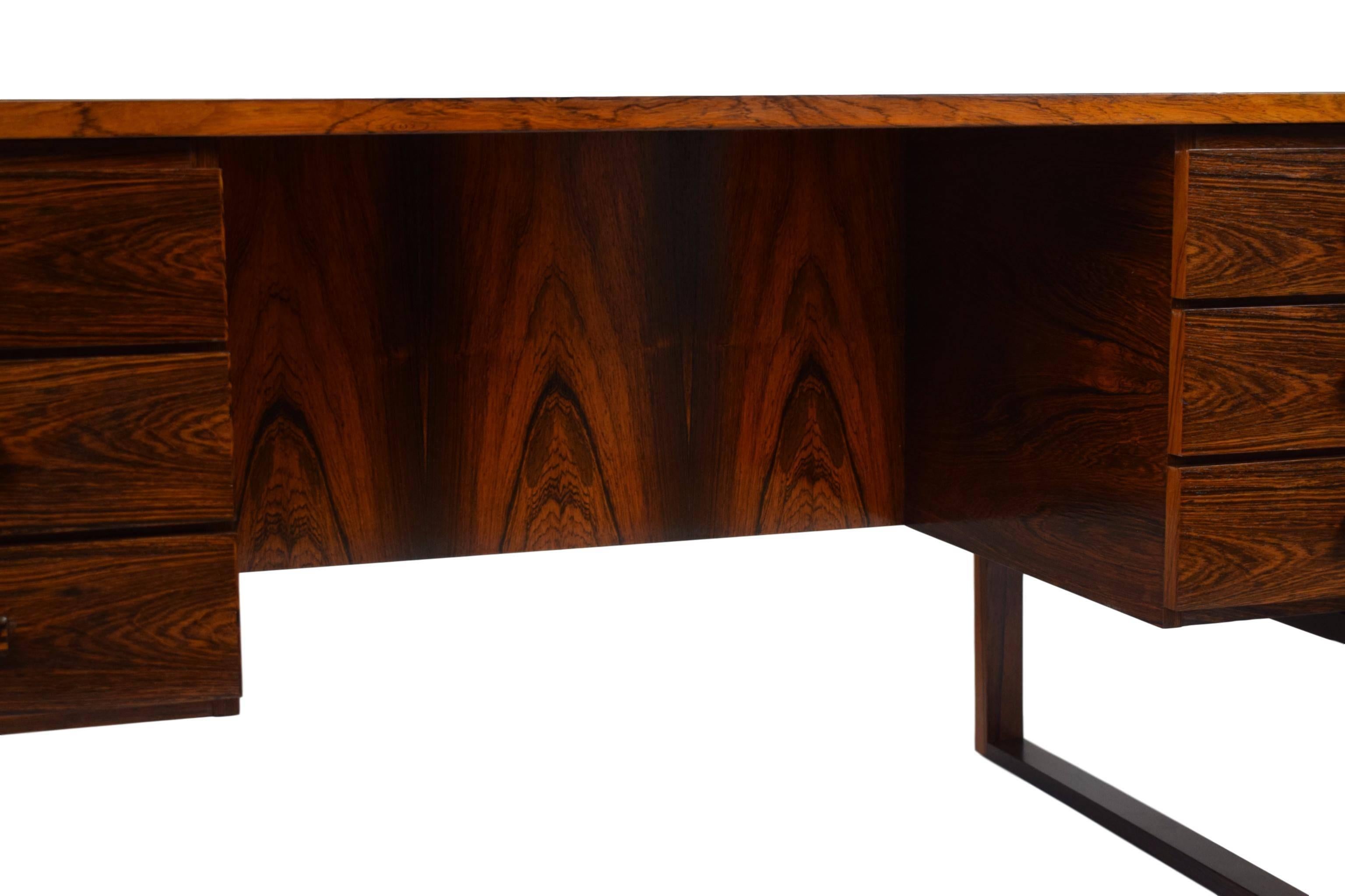 Danish Midcentury Six-Drawer Rosewood Desk by Henning Jensen & Torben Valeur In Good Condition For Sale In Denmark, DK