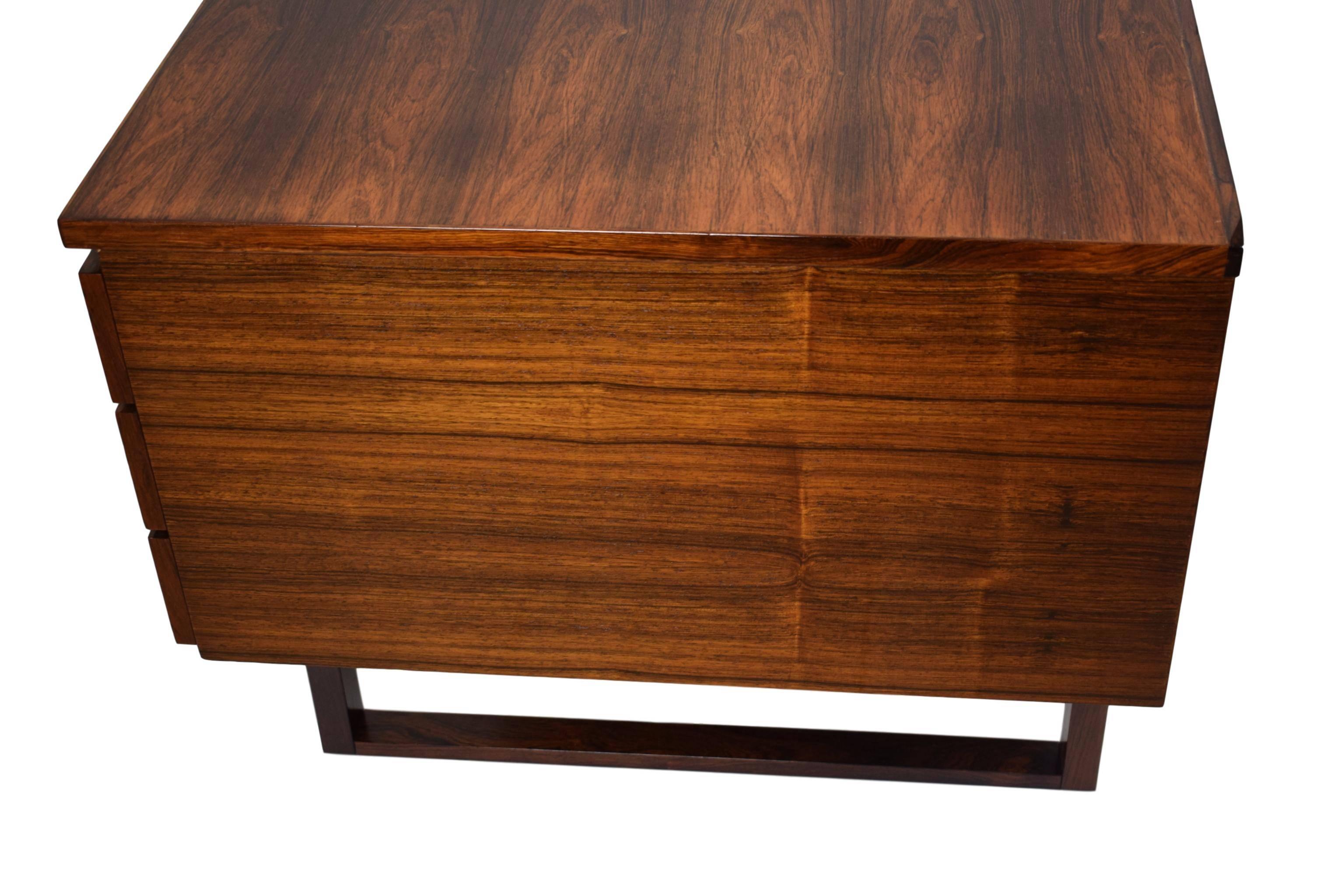 Danish Midcentury Six-Drawer Rosewood Desk by Henning Jensen & Torben Valeur For Sale 2