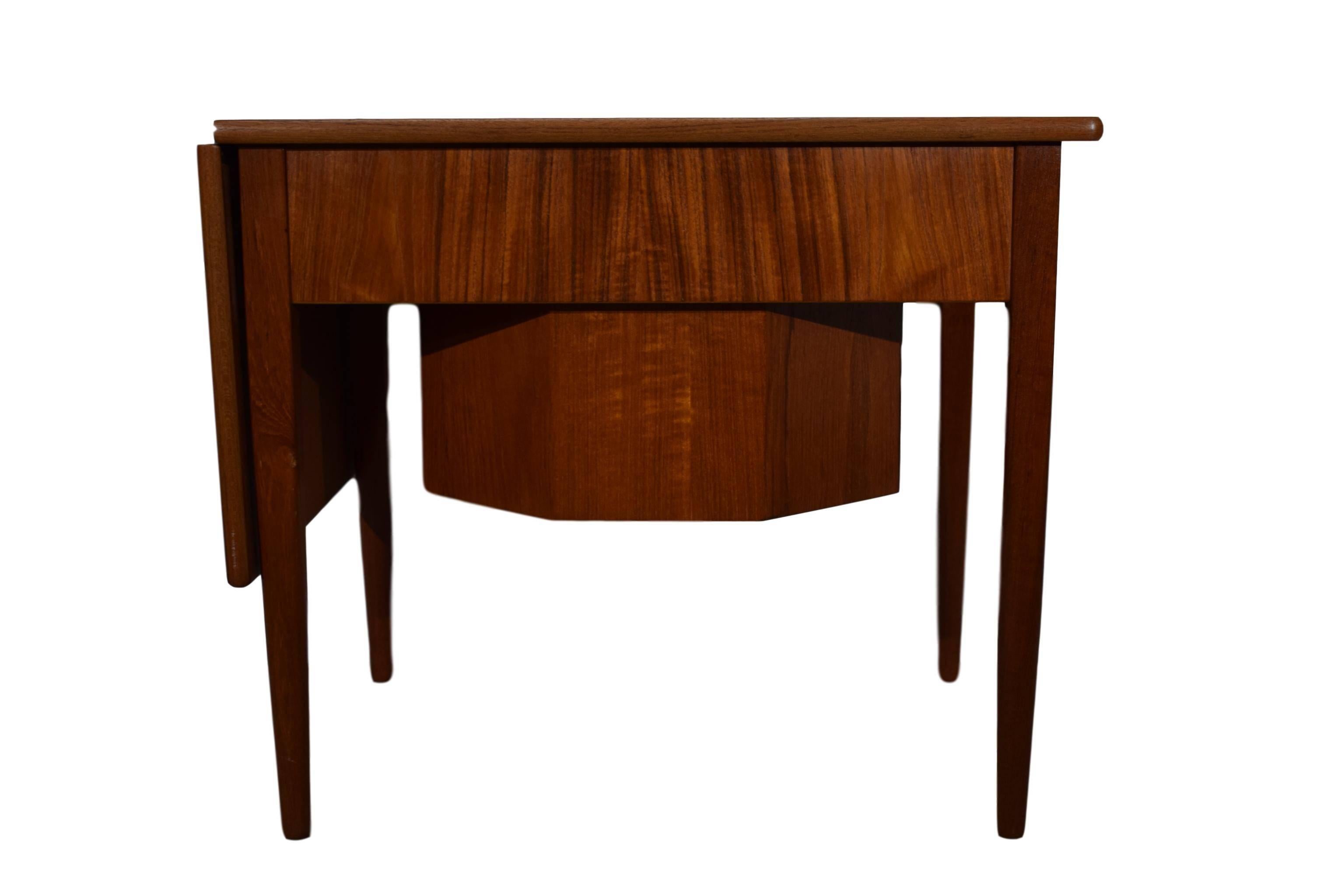 Danish Midcentury Sewing Table with Drop-Leaf by Johannes Andersen, Teak In Excellent Condition For Sale In Denmark, DK
