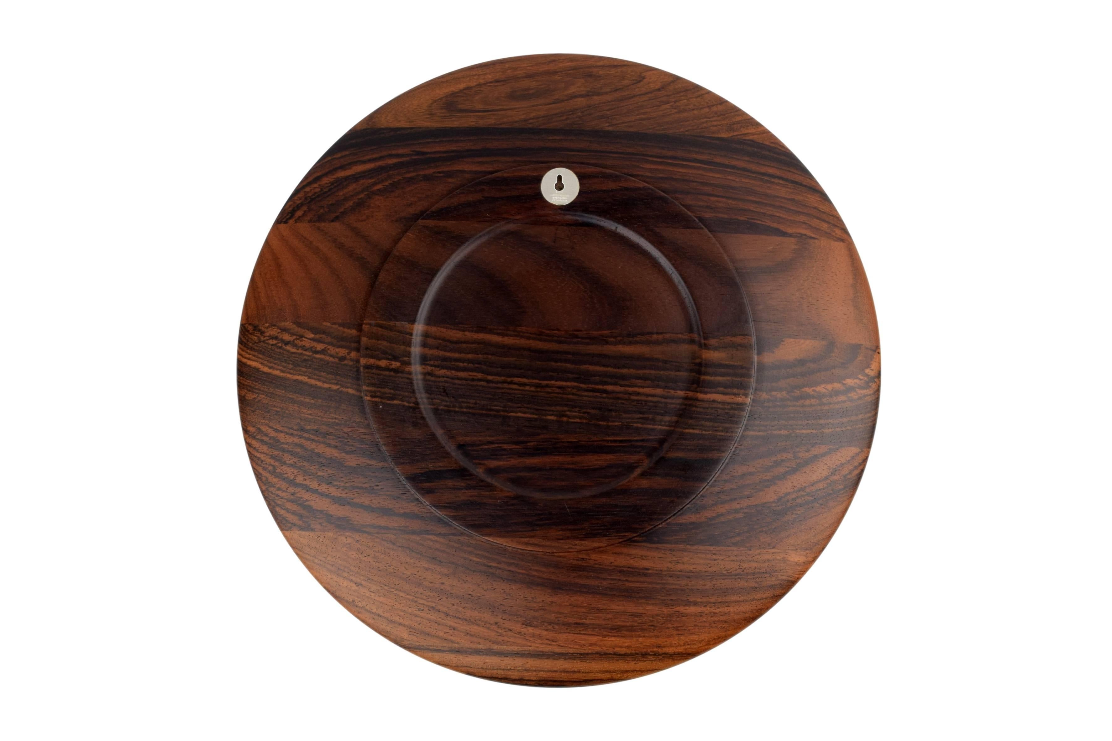 A Danish midcentury rosewood plate or wall platter with sterling silver inlays depicting a greenlandic motive. Design by Robert Dalgas Lassen.

These platters were made in a limited edition. The platters were produced in Denmark from 1970-1989.