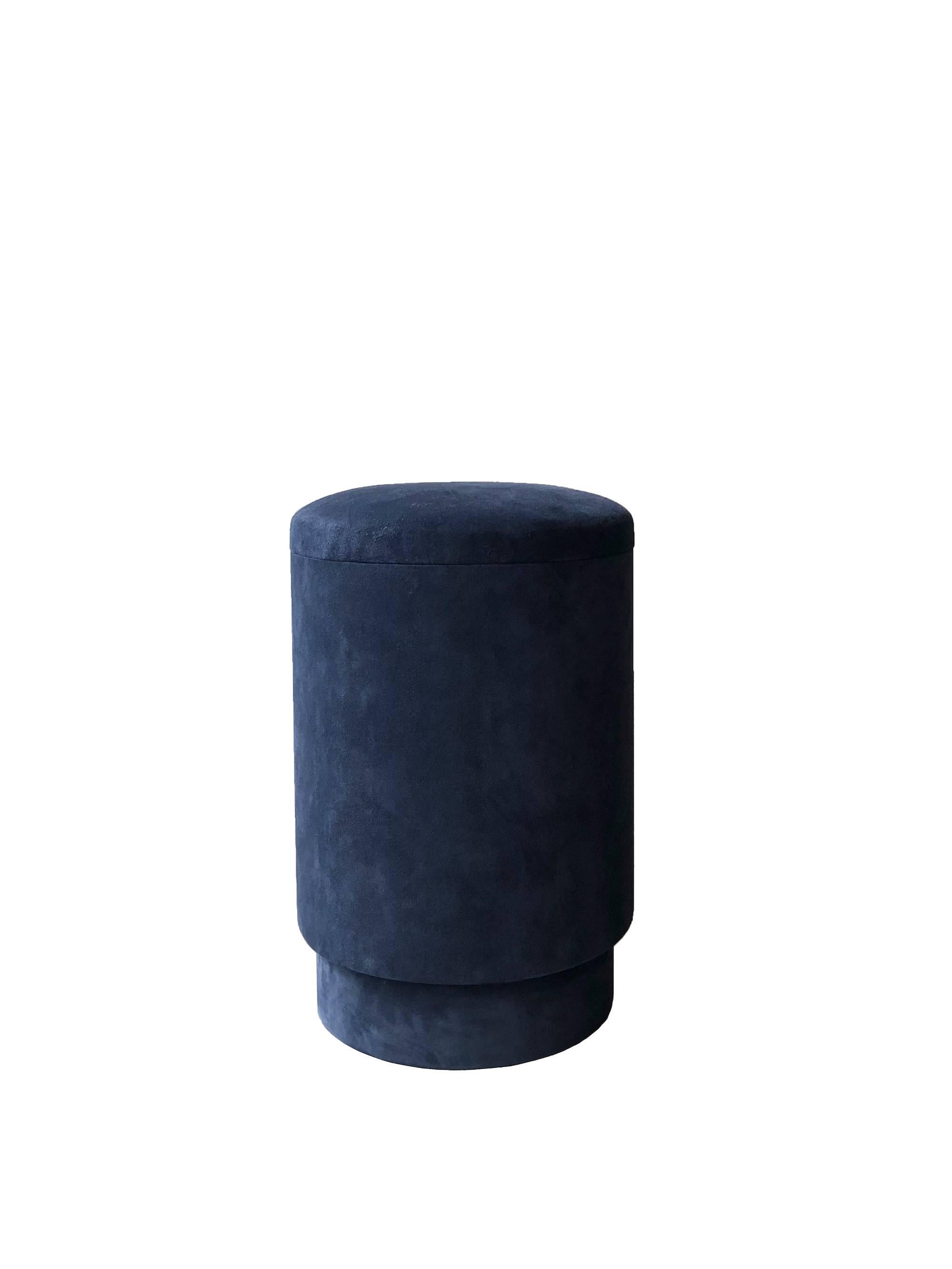 Stool on foot, covered with suede with storage space. Available in blue and grey.
