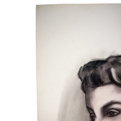 Dessin au fusain en noir et blanc représentant le portrait d'une femme aux cheveux relevés - Signé