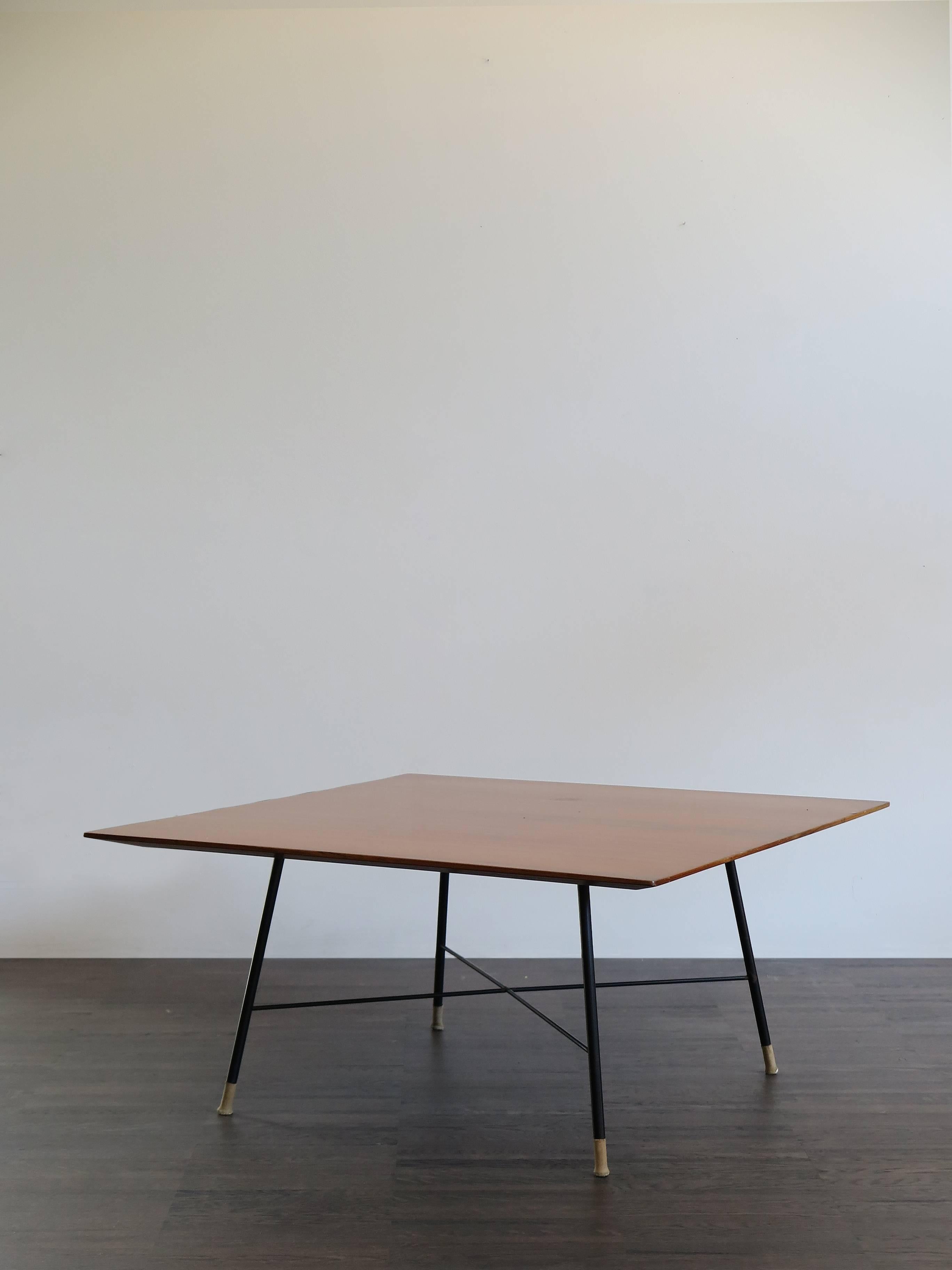 Italian midcentury walnut coffee table designed by Ico Parisi for Cassina with varnished metal frame and veneer top in walnut wood, circa 1950s.