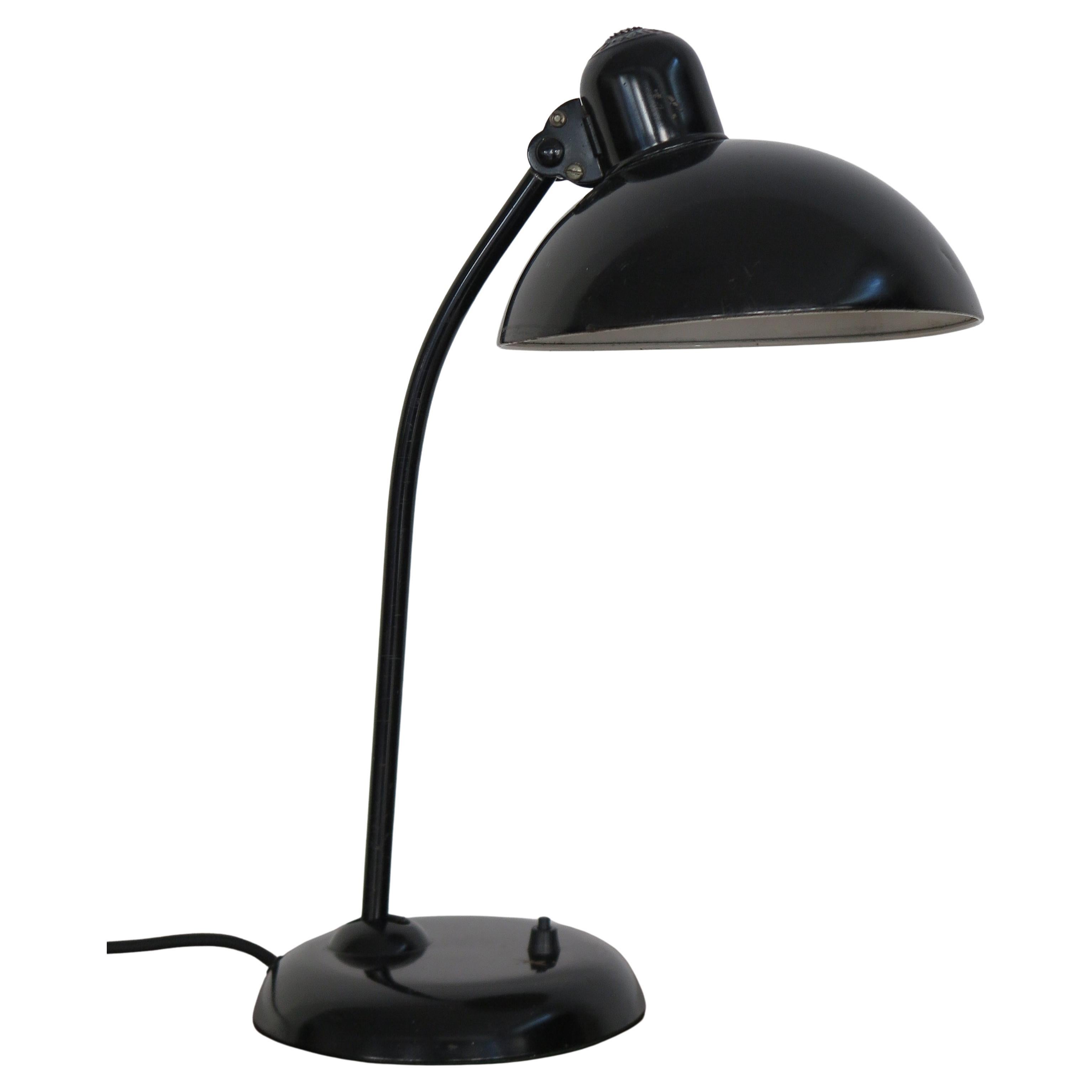 Christian Dell Bauhaus Kaiser Idell Lampada da tavolo in metallo nero Germania anni '30