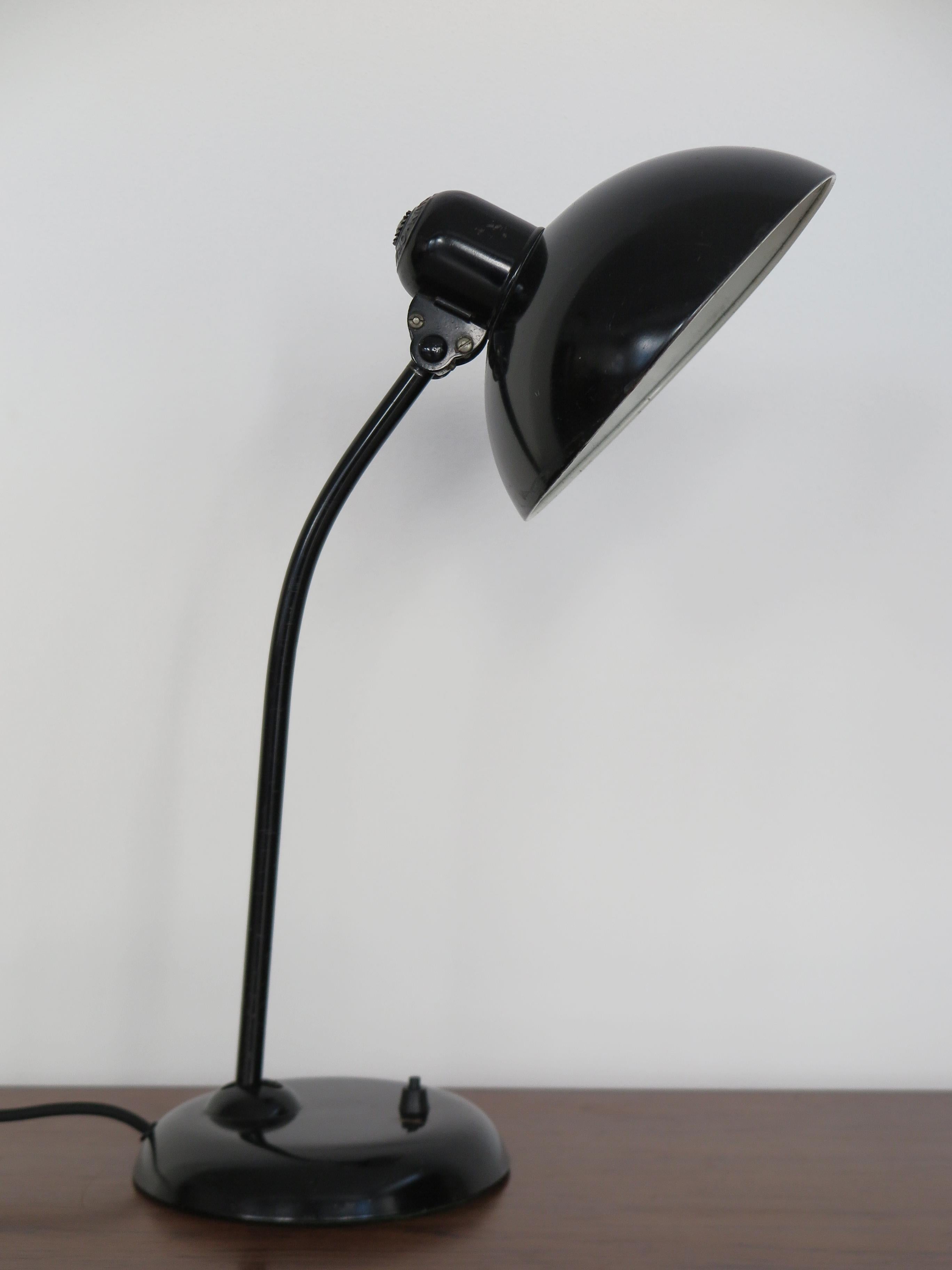 Christian Dell Bauhaus Kaiser Idell Schwarz Metall Schreibtischlampe Deutschland 1930s (Mitte des 20. Jahrhunderts) im Angebot