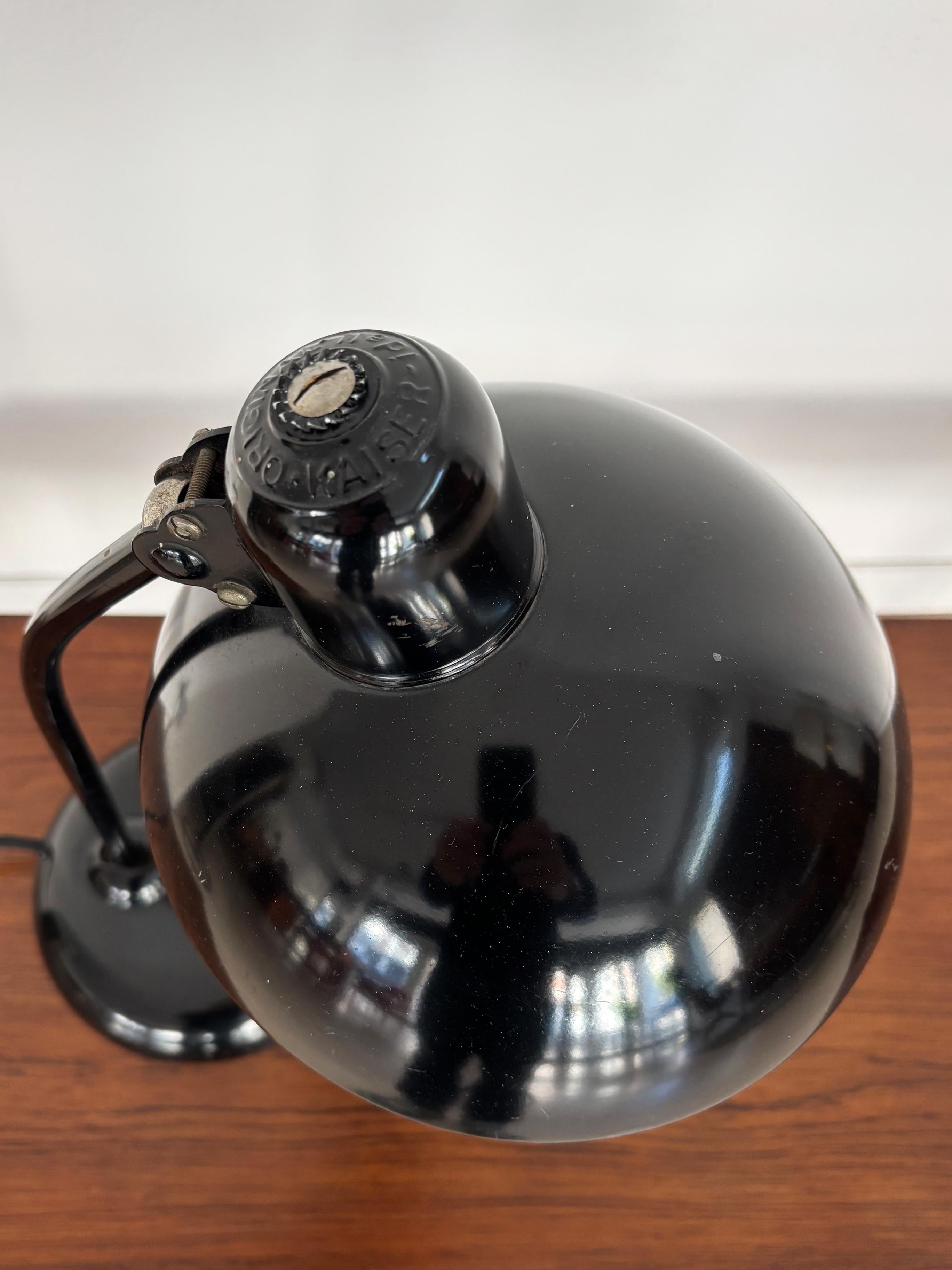 Christian Dell Bauhaus Kaiser Idell Schwarz Metall Schreibtischlampe Deutschland 1930s im Angebot 2