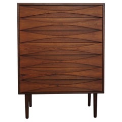 Commodes and Chests of Drawers