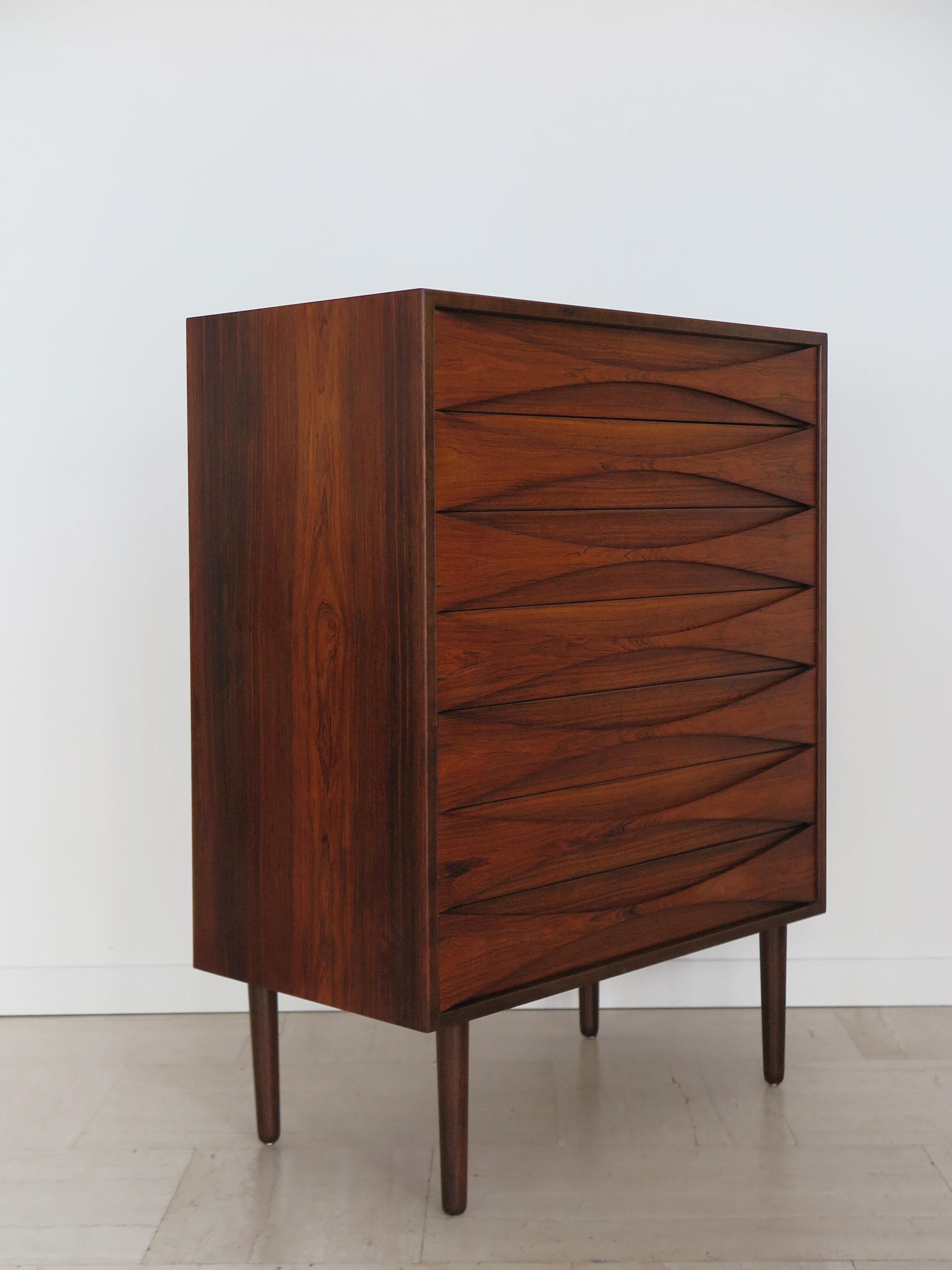 Scandinavian famous dark wood chest of drawers designed by danish artist Arne Vodder and produced by N.C Møbler, with seven chest, Denmark 1960s 

Please note that the item is original of the period and this shows normal signs of age and use.