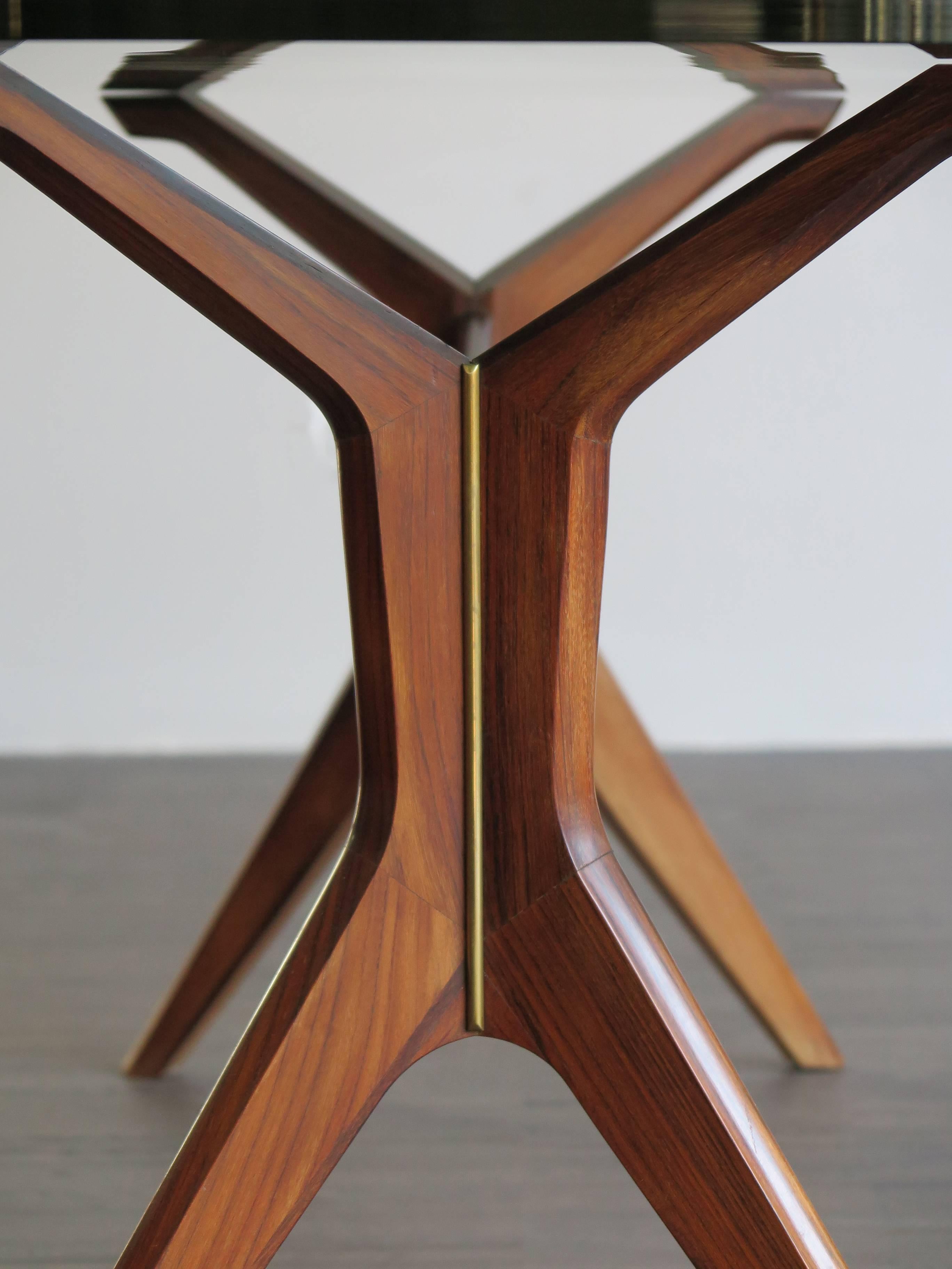1950s Italian amazing and rare dining table with solid walnut sculptural wood, brass detail in the wood and with octagonal glass top, made from Scuola di Torino in the style of Carlo Mollino in excellent vintage condition with normal sign of the