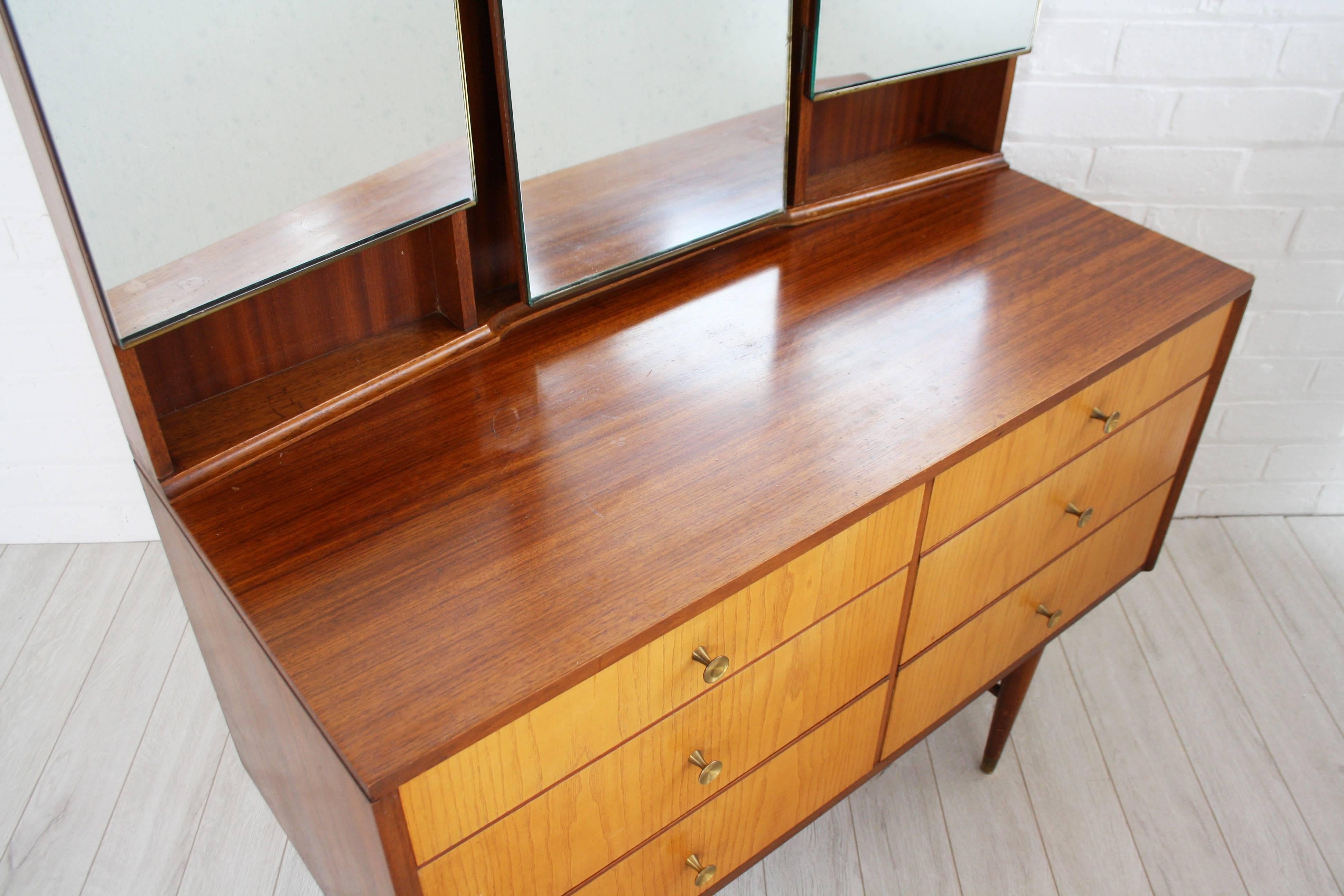 Midcentury Dressing Table with Light In Good Condition In Chilton, GB