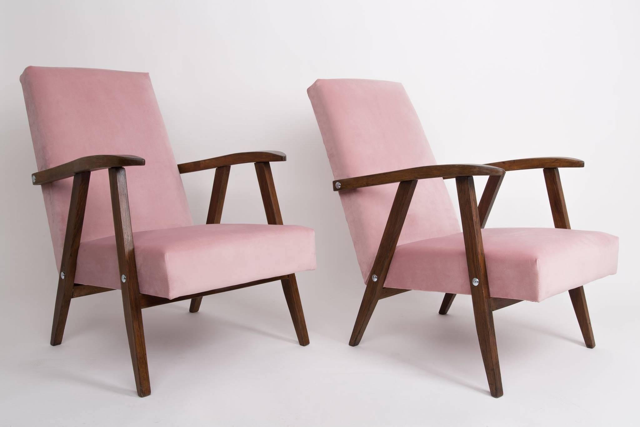 Mid-Century Modern Set of Two Vintage Baby Pink VAR Armchairs, 1960s For Sale
