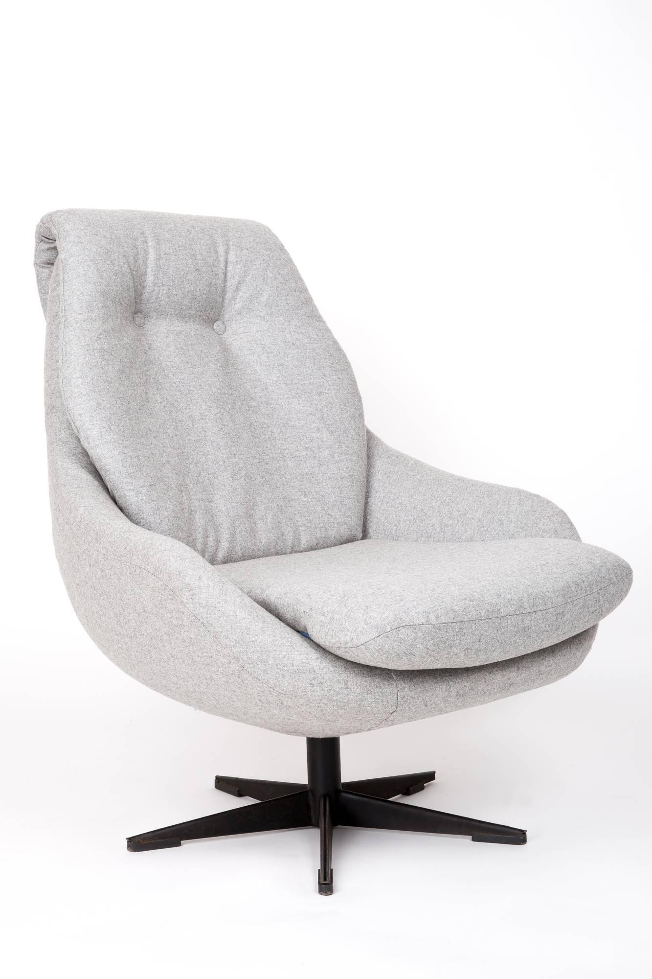 Swivel armchair from the 1960s, produced in the Silesian furniture factory in Swiebodzin - at the moment they are unique. Due to their dimensions, they perfectly blend in even in small apartments providing comfort and beautiful decoration. Covered