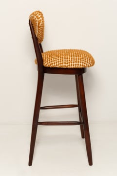 Tabouret de bar « Heart » de Vintola Studio, « Matin Calme Bouclé » de Misia, Europe.