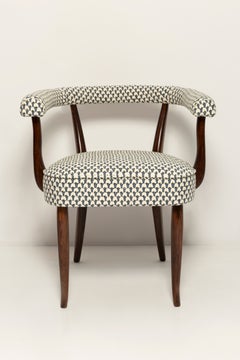Sedia HUG di Vintola Studio in tessuto jacquard, design moderno dalla Polonia
