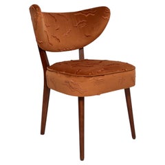 Chaise de salle à manger Vintola Studio, velours « Terracotta » Orta de Casamance, Europe.