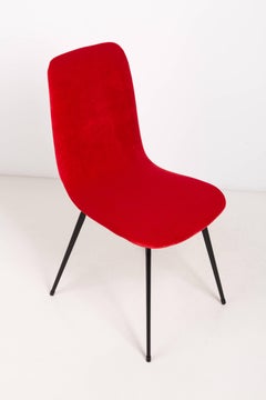 Ensemble de deux chaises en velours rouge du milieu du siècle, Fameg, type A-6150, Europe, années 1960.
