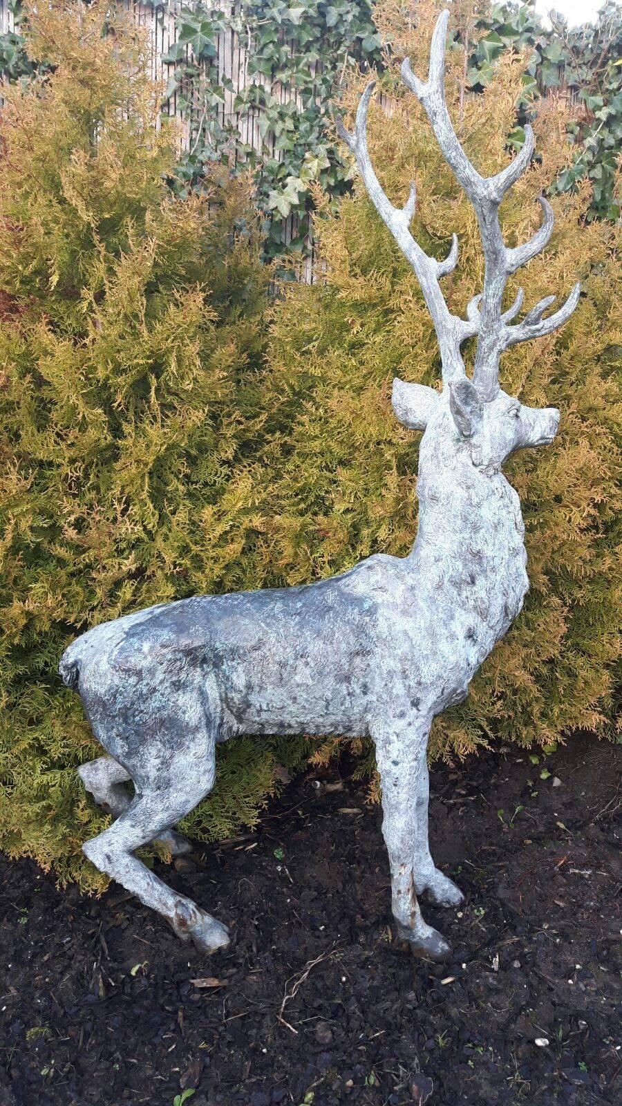 Set of Bronze Deer Sculptures with Beautiful Patina In Excellent Condition For Sale In Heiloo, NL