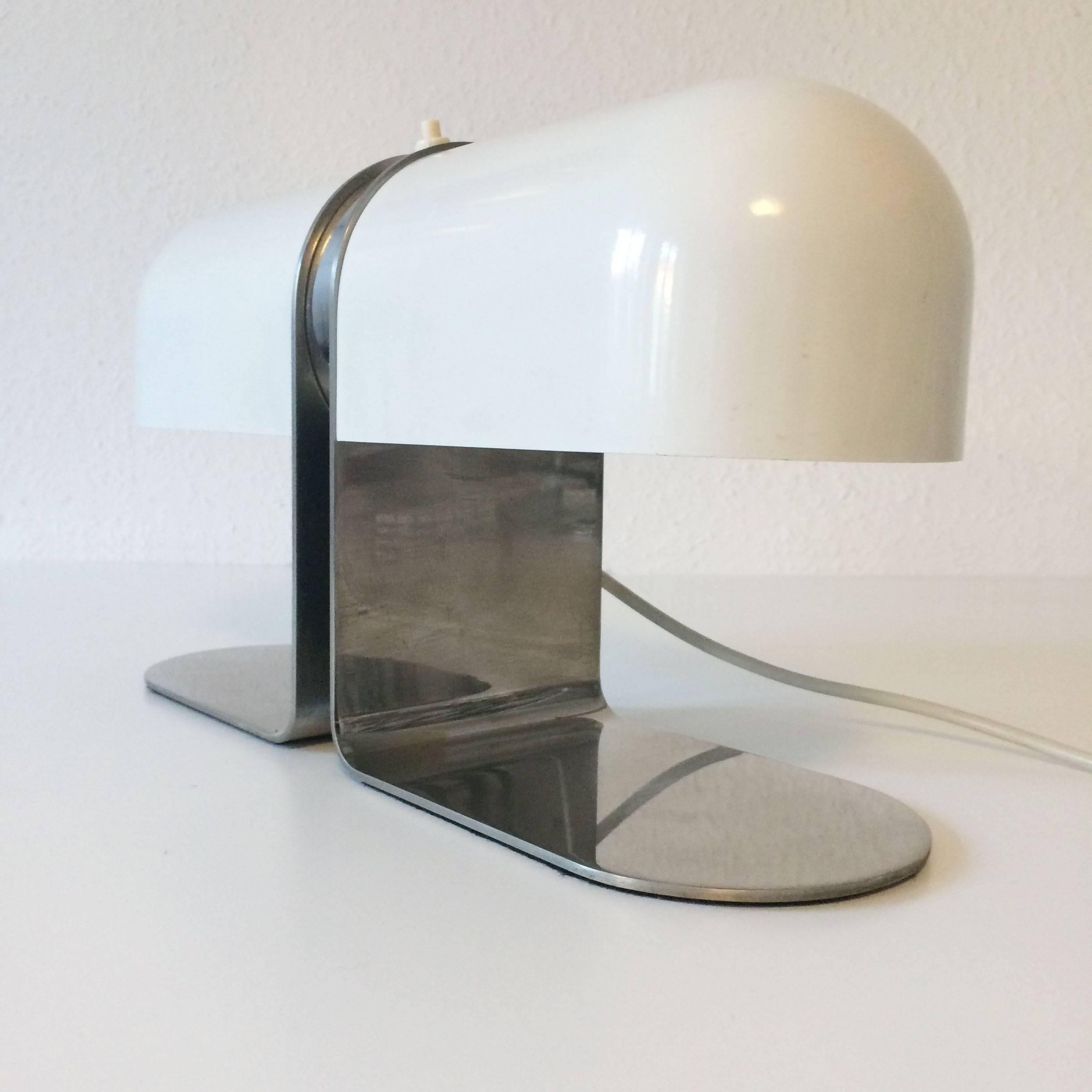 Émaillé Rare lampe de table ou lampe de bureau moderne du milieu du siècle dernier par Andre Ricard pour Metalarte en vente