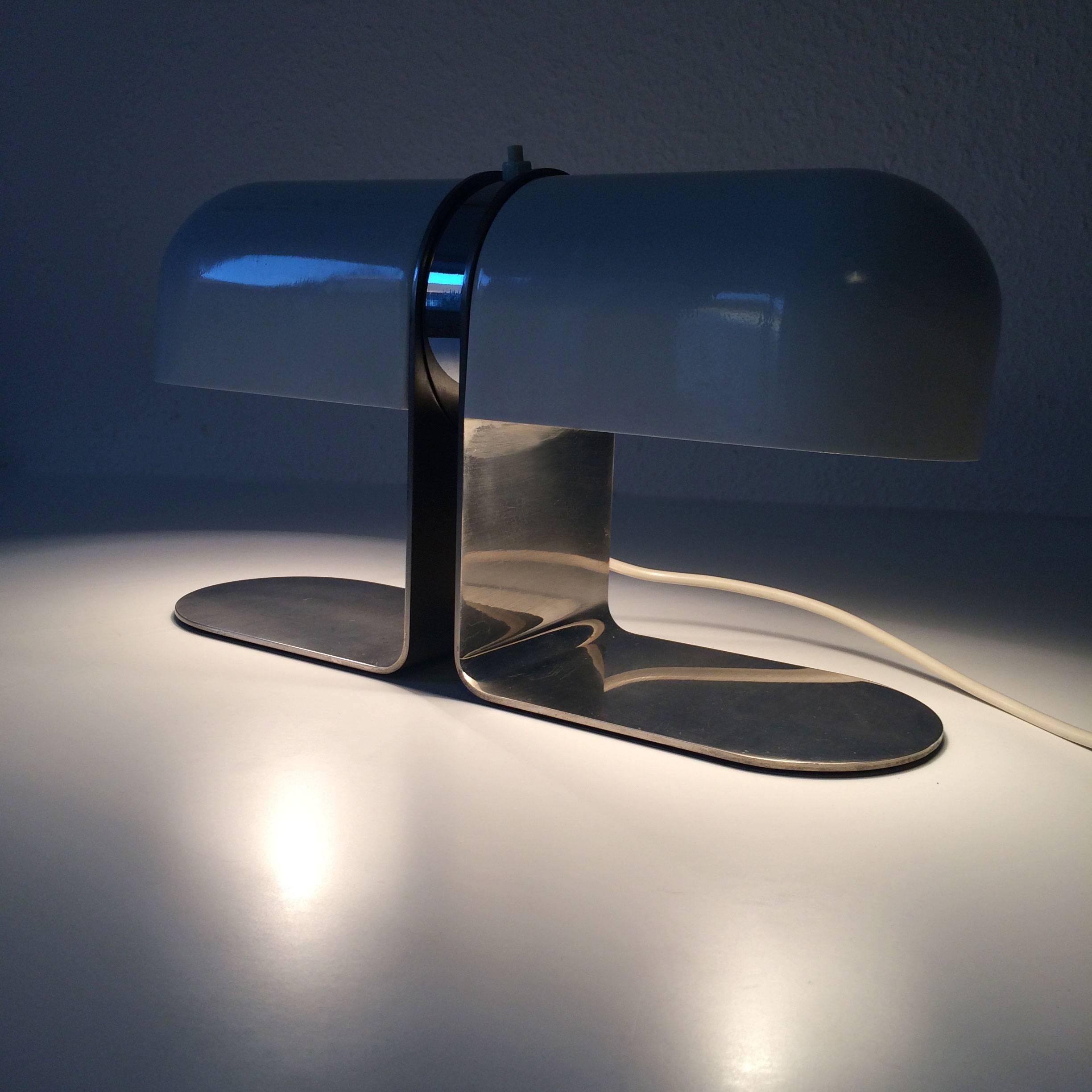 Métal Rare lampe de table ou lampe de bureau moderne du milieu du siècle dernier par Andre Ricard pour Metalarte en vente