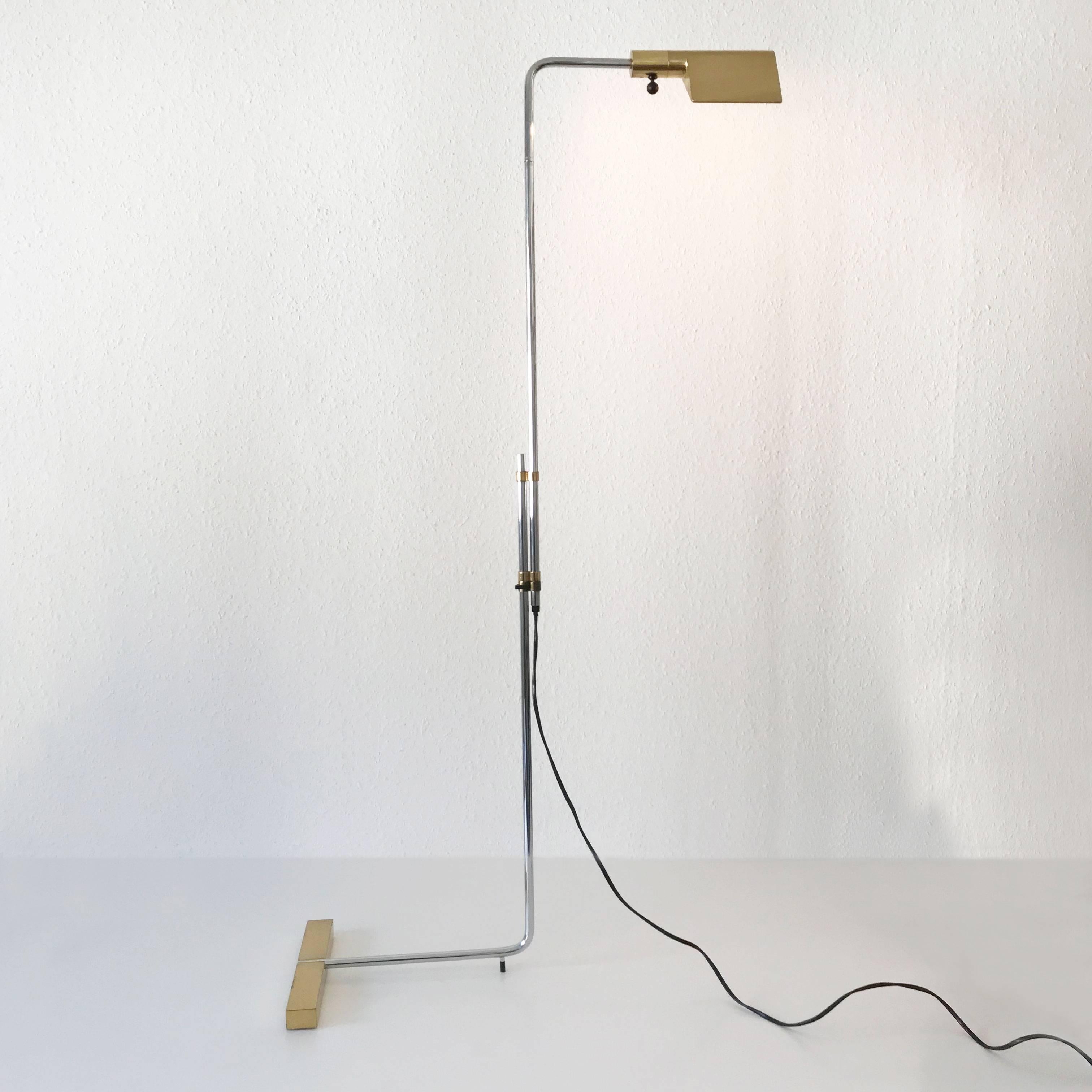 Articulated floor lamp, reading light by Cedric Hartman, 1966. Manufactured by Jack Lenor Larsen, Switzerland. With telescopic height and 360° rotating arm and shade. Heavy stand. Adjustable height 83-125 cm.
Marked beneath the base: CEDRIC HARTMAN