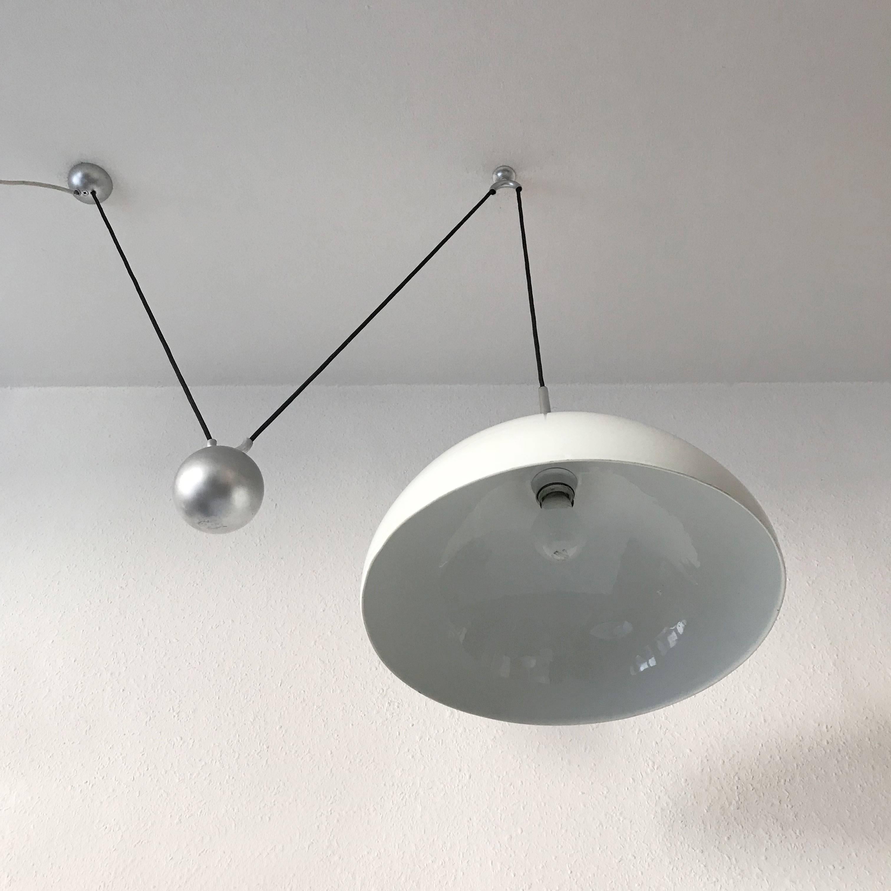 Counterweight Pendant Lamp by Florian Schulz 3