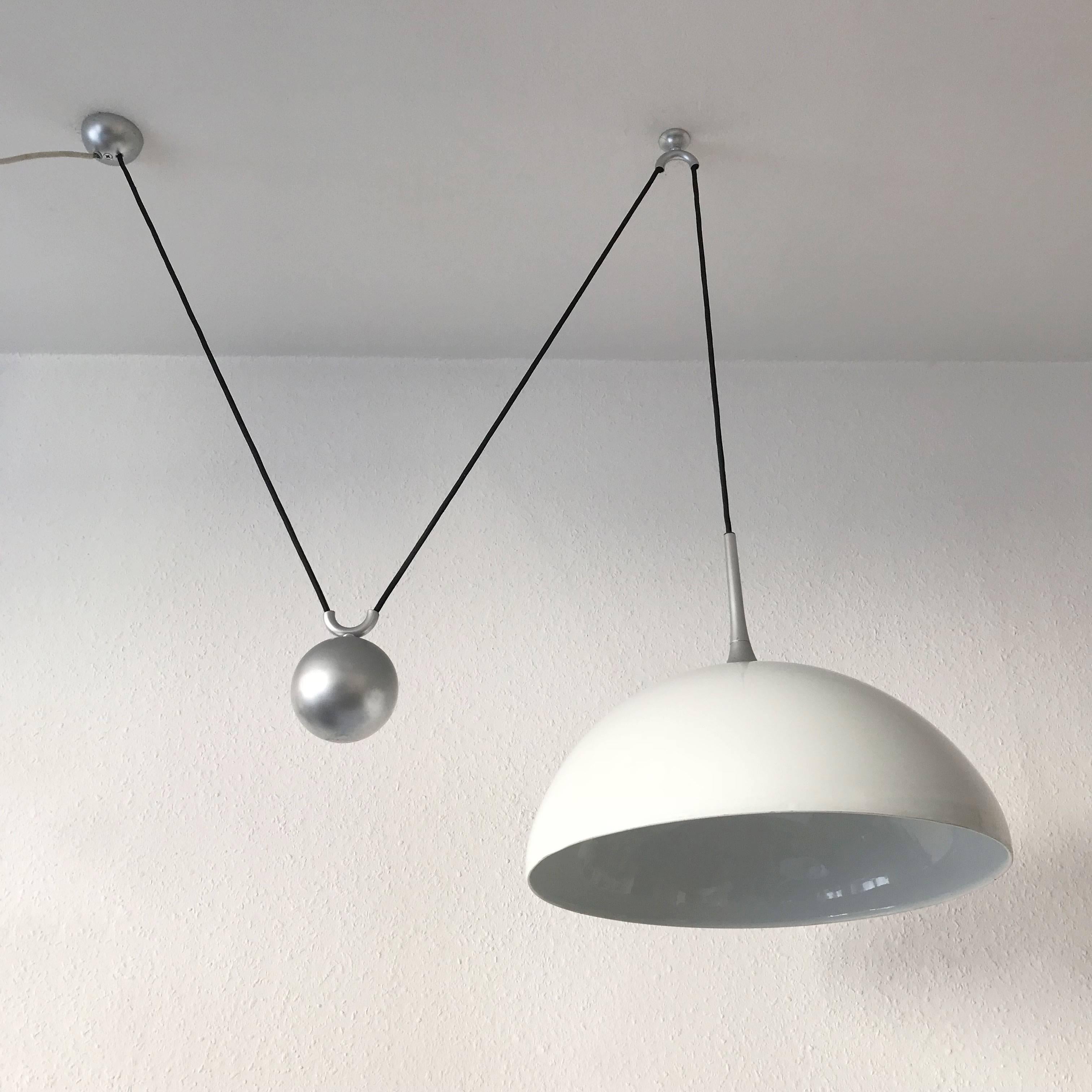 Counterweight Pendant Lamp by Florian Schulz 1