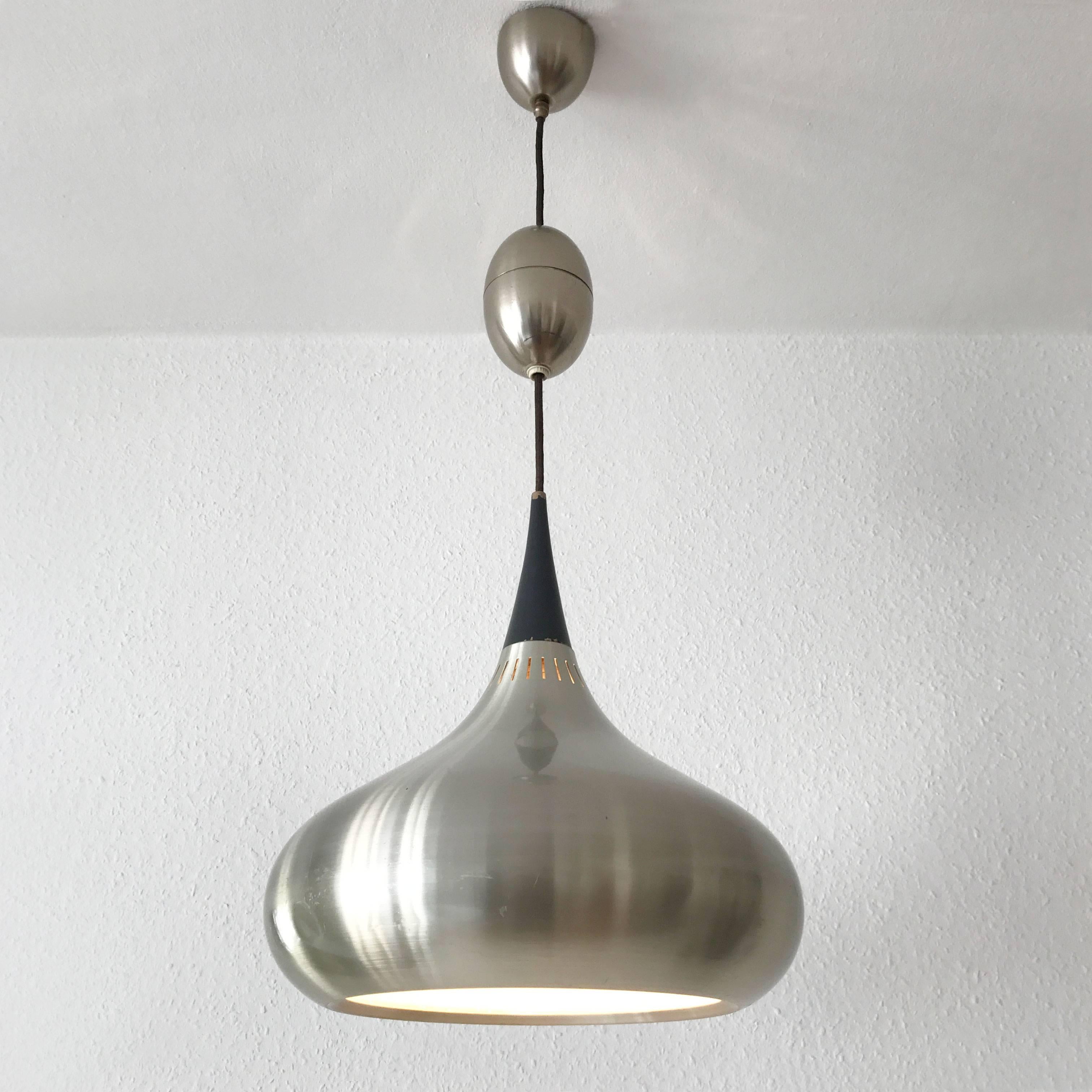 Elegant Mid-Century Modern pendant lamp or hanging light Orient with pull down egg. Designed by Jo Hammerborg for Fog & Mørup in 1960s, Denmark.
The lamp is executed with one E27 screw fit bulb holder. Delivery without bulbs. It is wired and