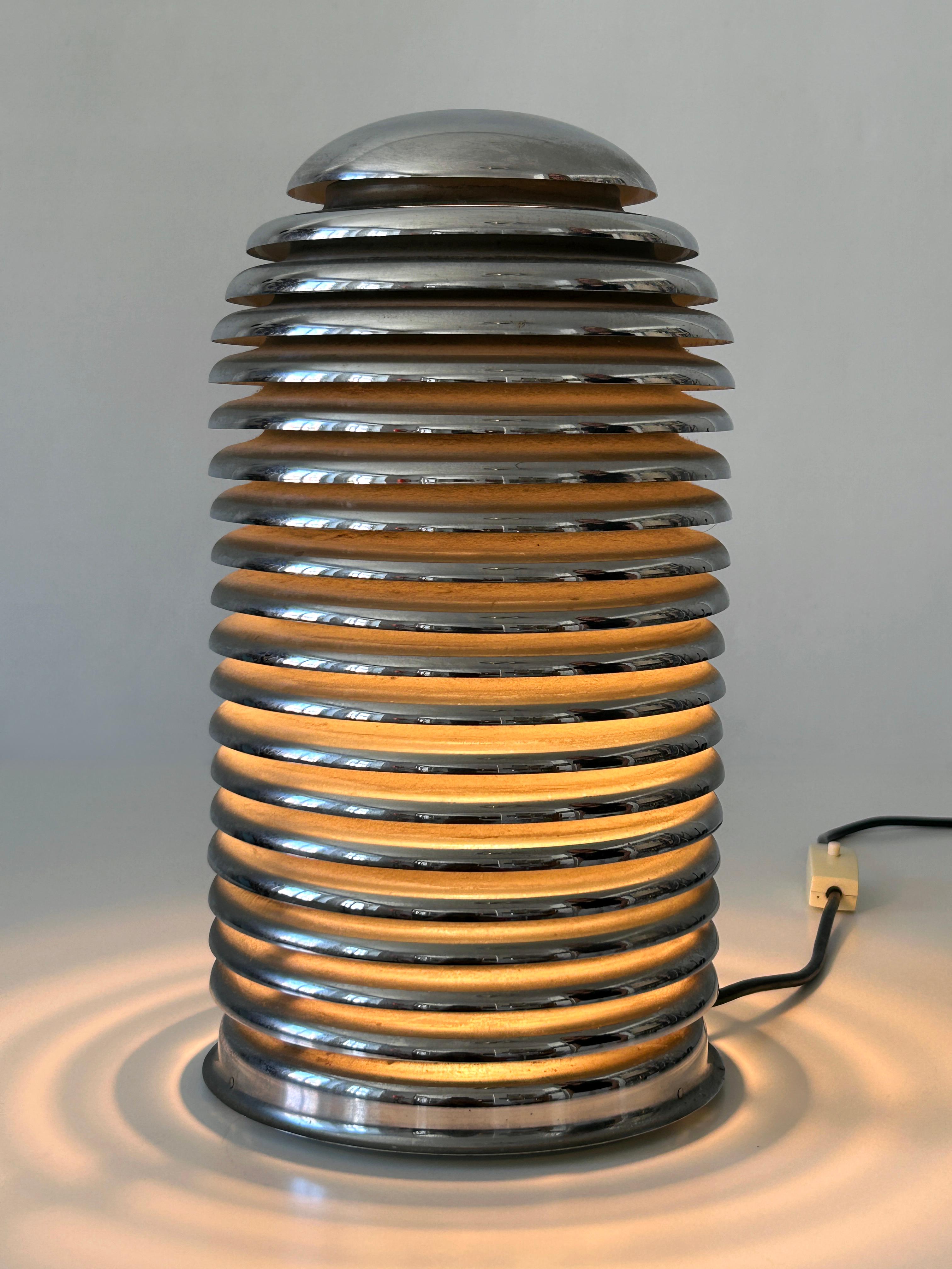 Lampe de table ou objet lumineux extrêmement rare, de grande taille et très décoratif, de style Modern-Decor. Conçu par Kazuo Motozawa pour Staff Leuchten, Allemagne, années 1970. Label du fabricant sur la base de la lampe. Voir la dernière