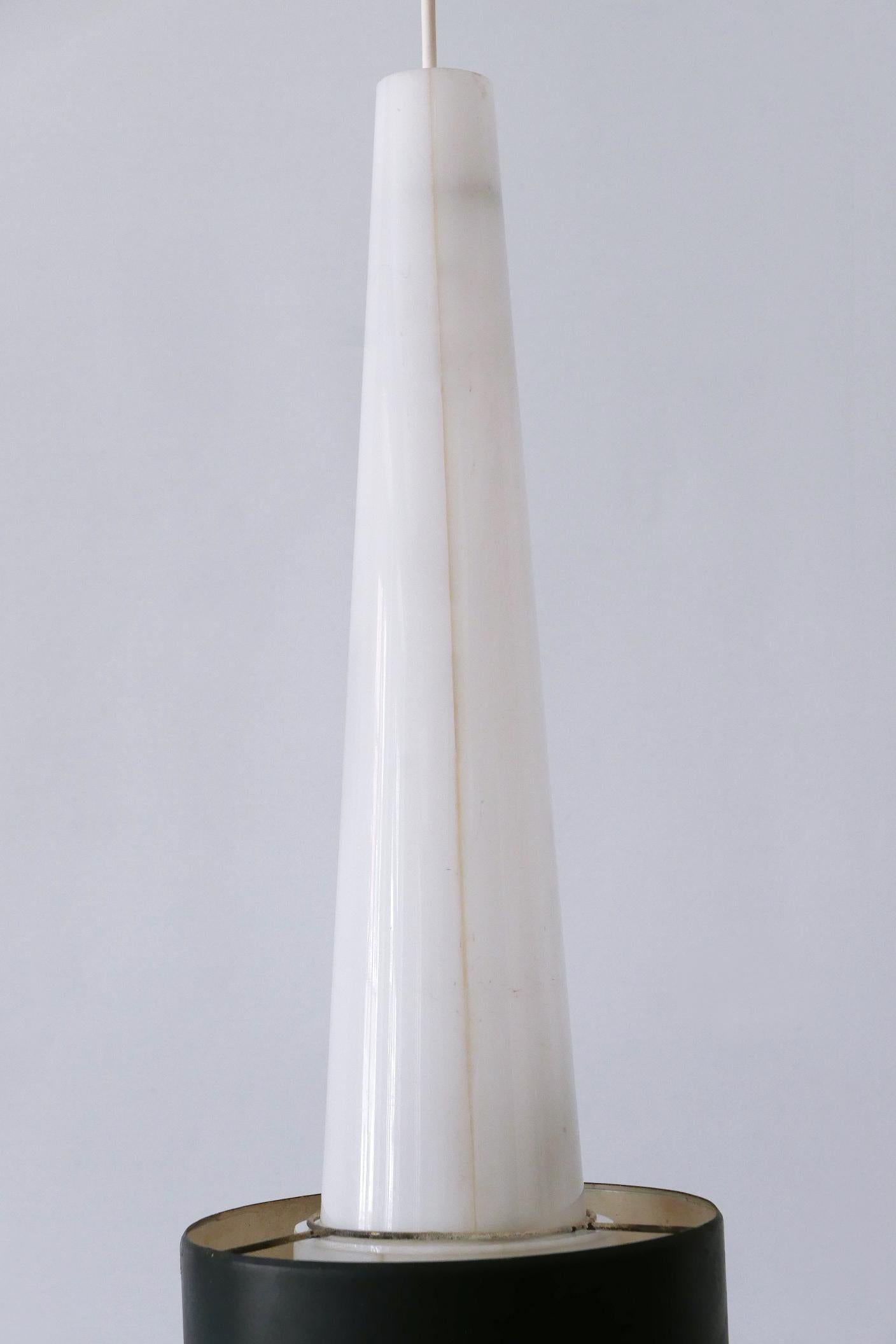 XL Lampada a sospensione in lucite e metallo della metà del secolo scorso o lampada a sospensione Germania 1960 in vendita 10