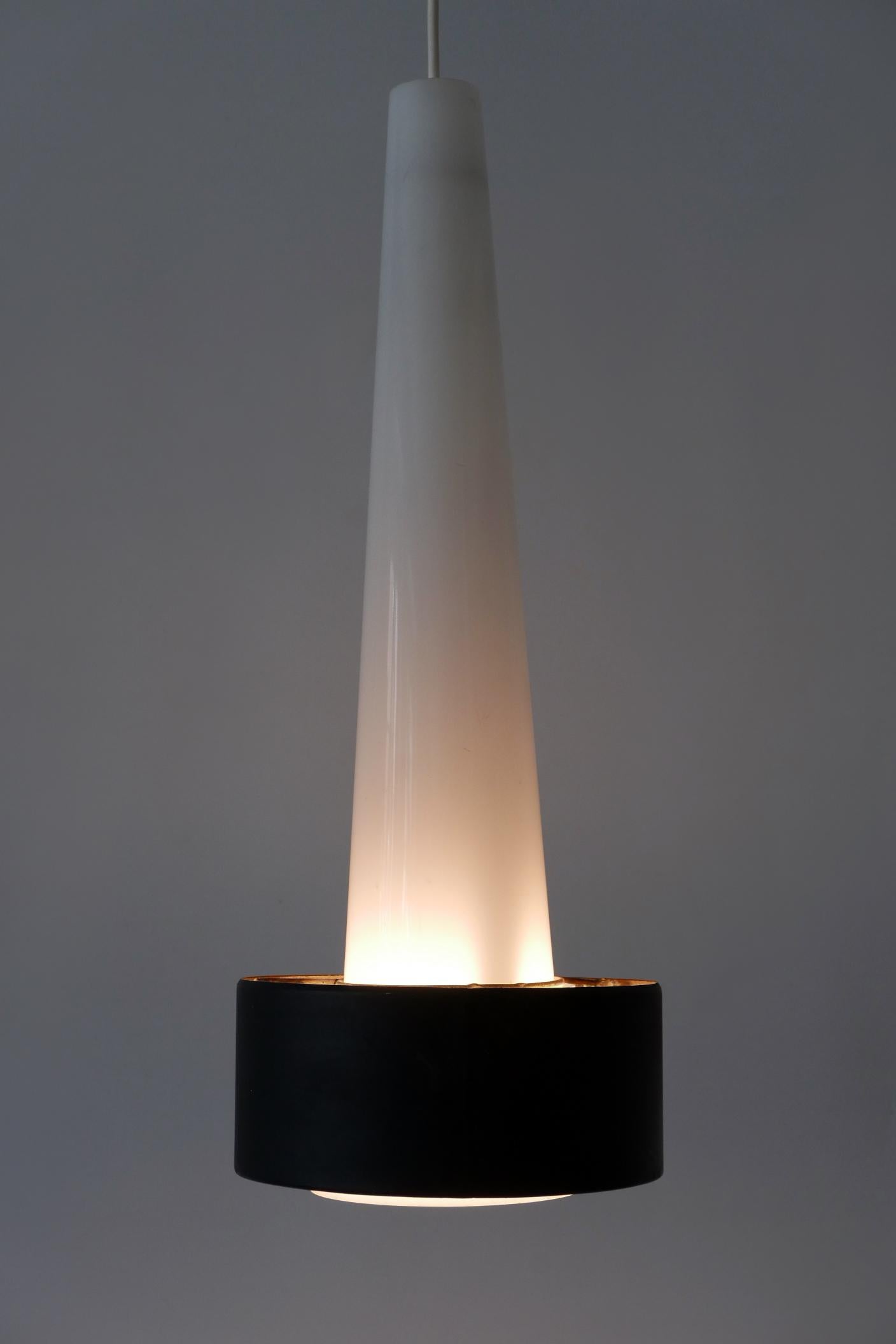 XL Lampada a sospensione in lucite e metallo della metà del secolo scorso o lampada a sospensione Germania 1960 in vendita 3