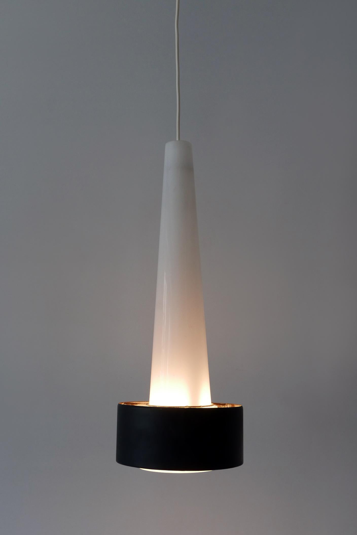 Metallo XL Lampada a sospensione in lucite e metallo della metà del secolo scorso o lampada a sospensione Germania 1960 in vendita