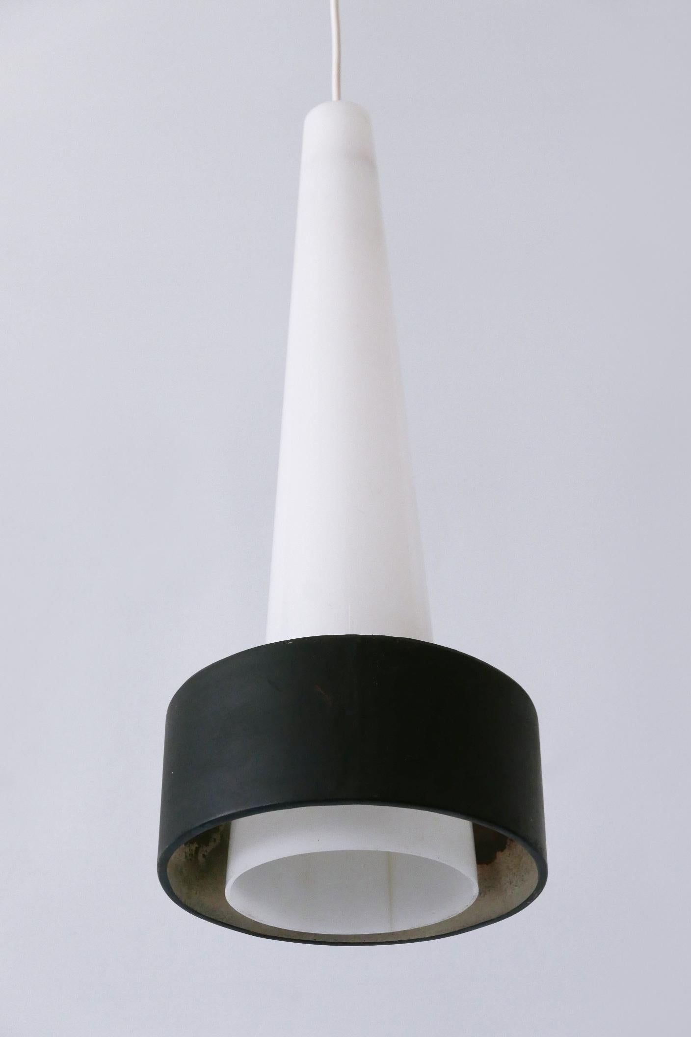 XL Lampada a sospensione in lucite e metallo della metà del secolo scorso o lampada a sospensione Germania 1960 in vendita 6