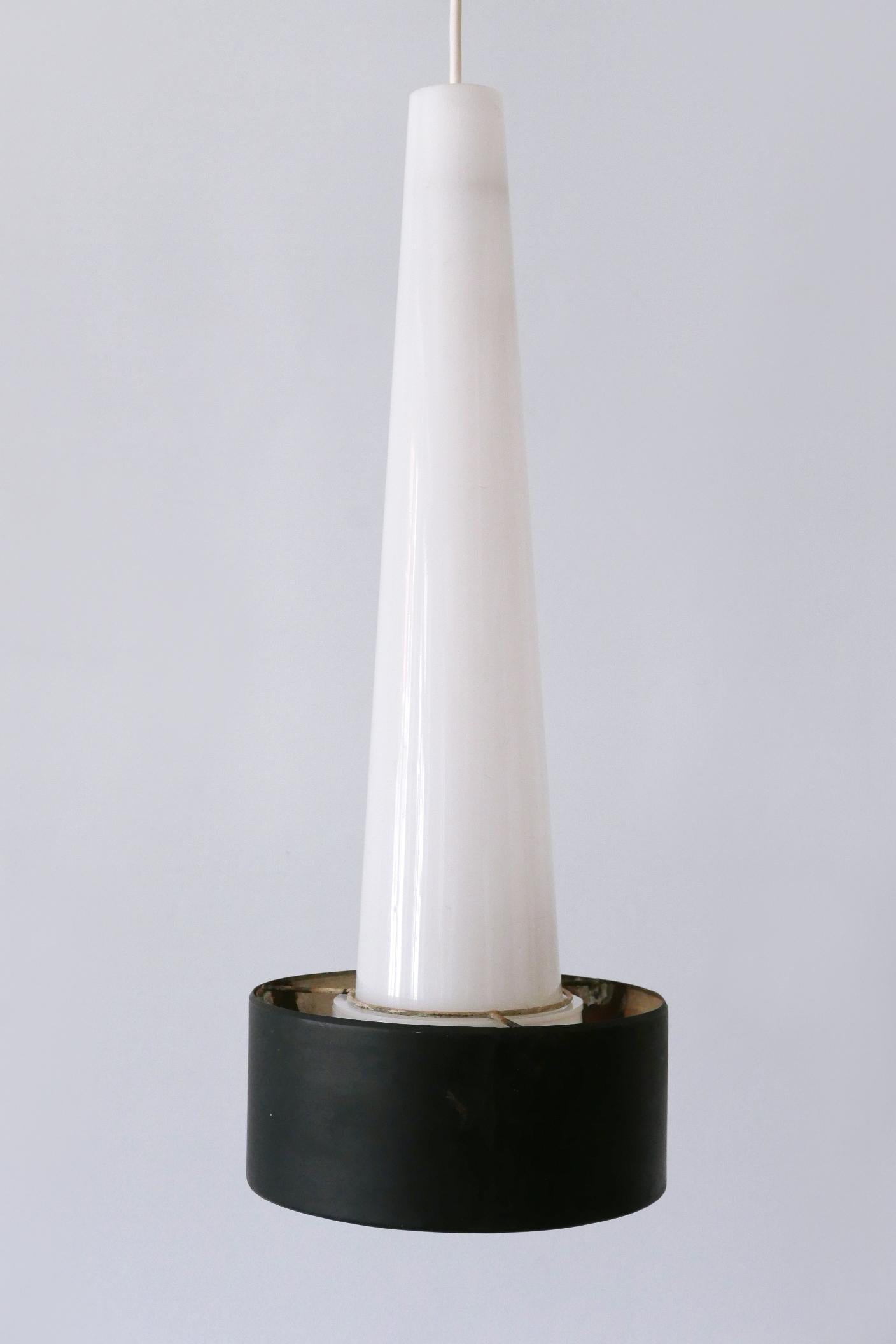 XL Lampada a sospensione in lucite e metallo della metà del secolo scorso o lampada a sospensione Germania 1960 in vendita 1